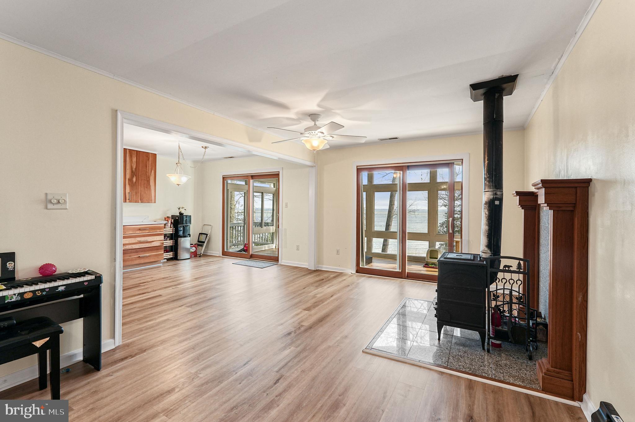 COVE LAKE - Residential