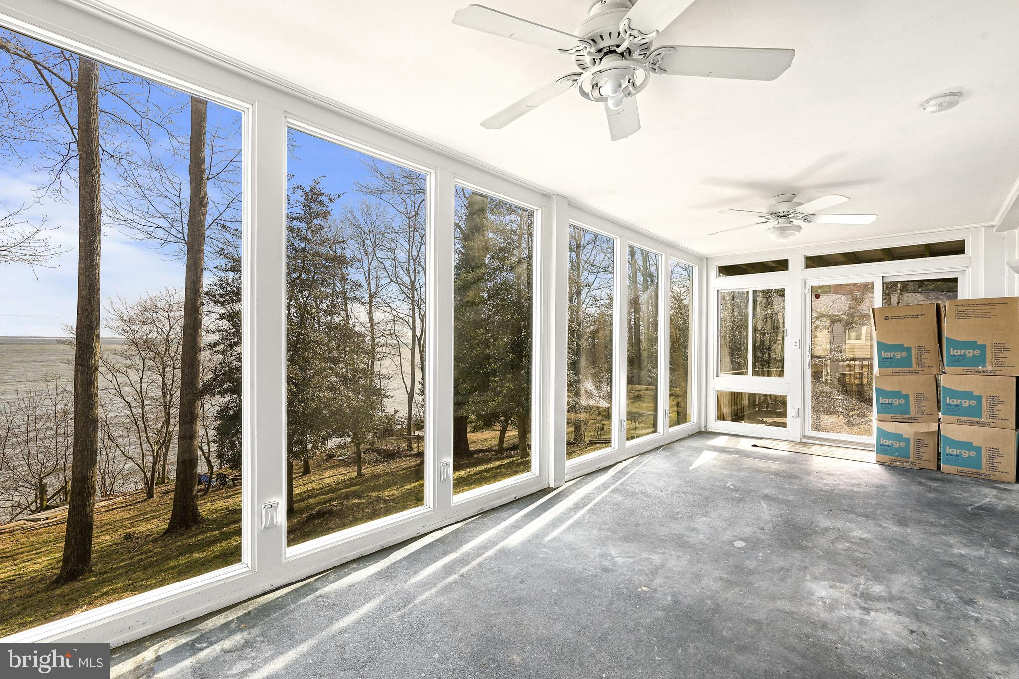 COVE LAKE - Residential