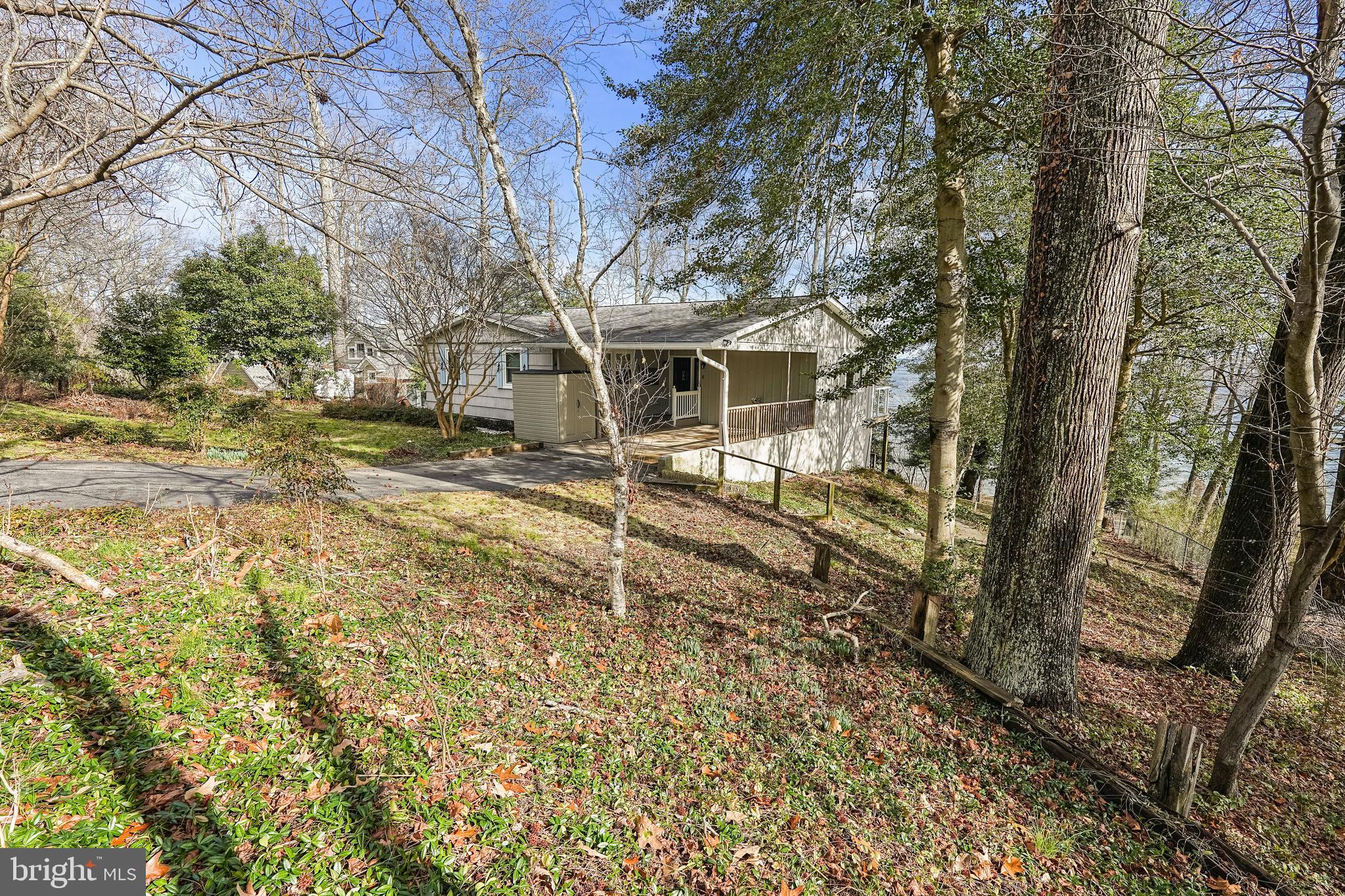 COVE LAKE - Residential