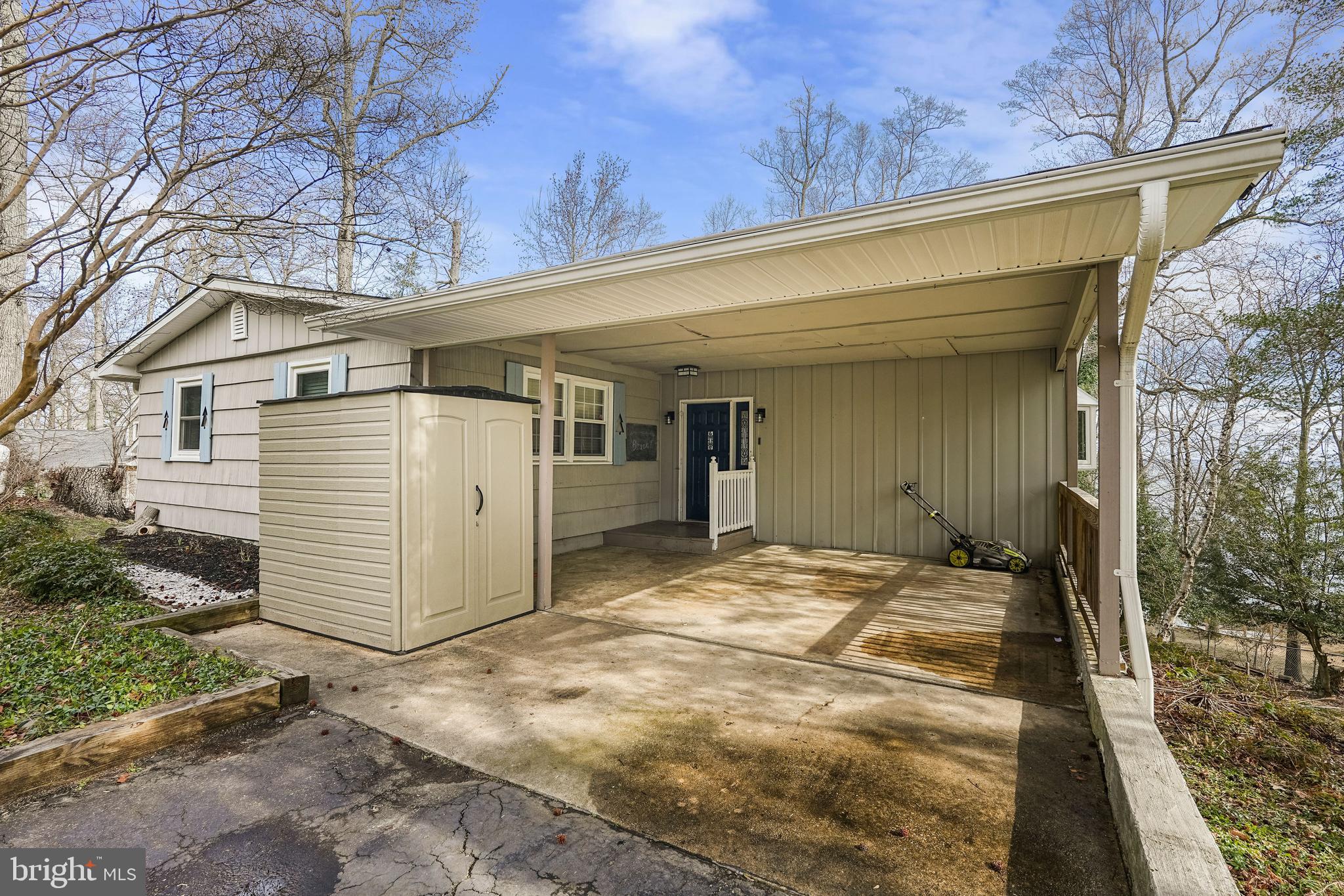 COVE LAKE - Residential