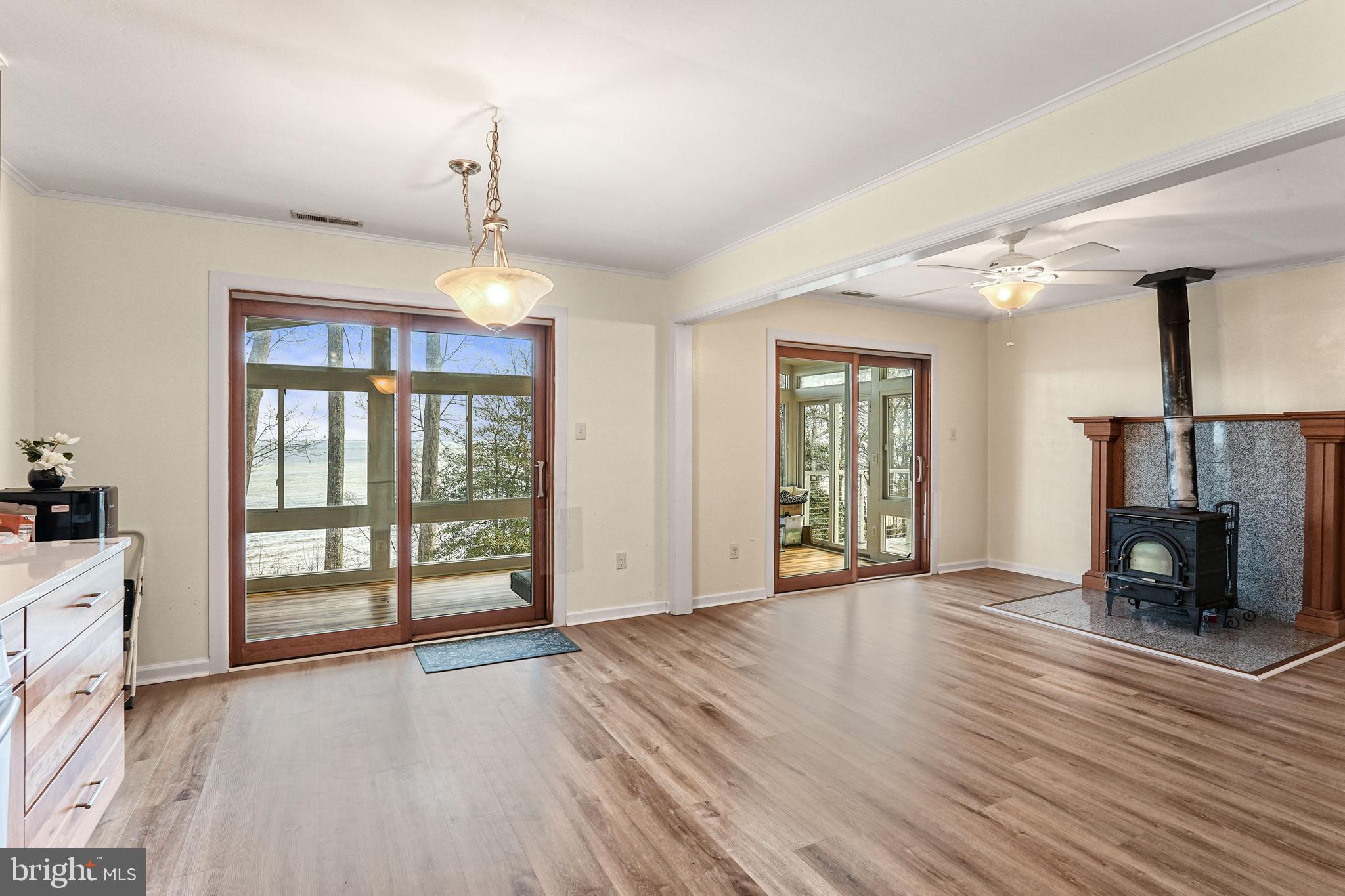 COVE LAKE - Residential