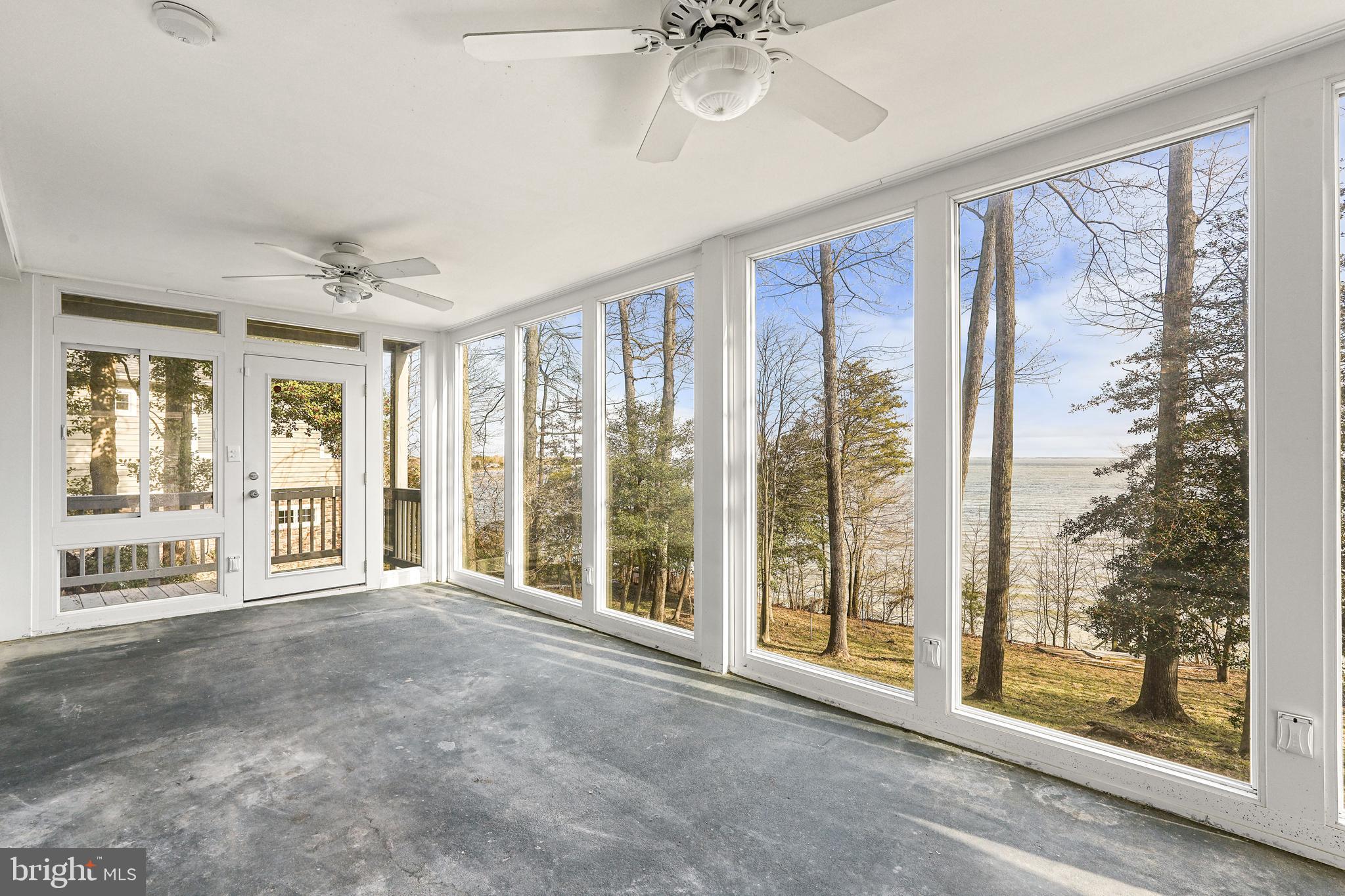 COVE LAKE - Residential