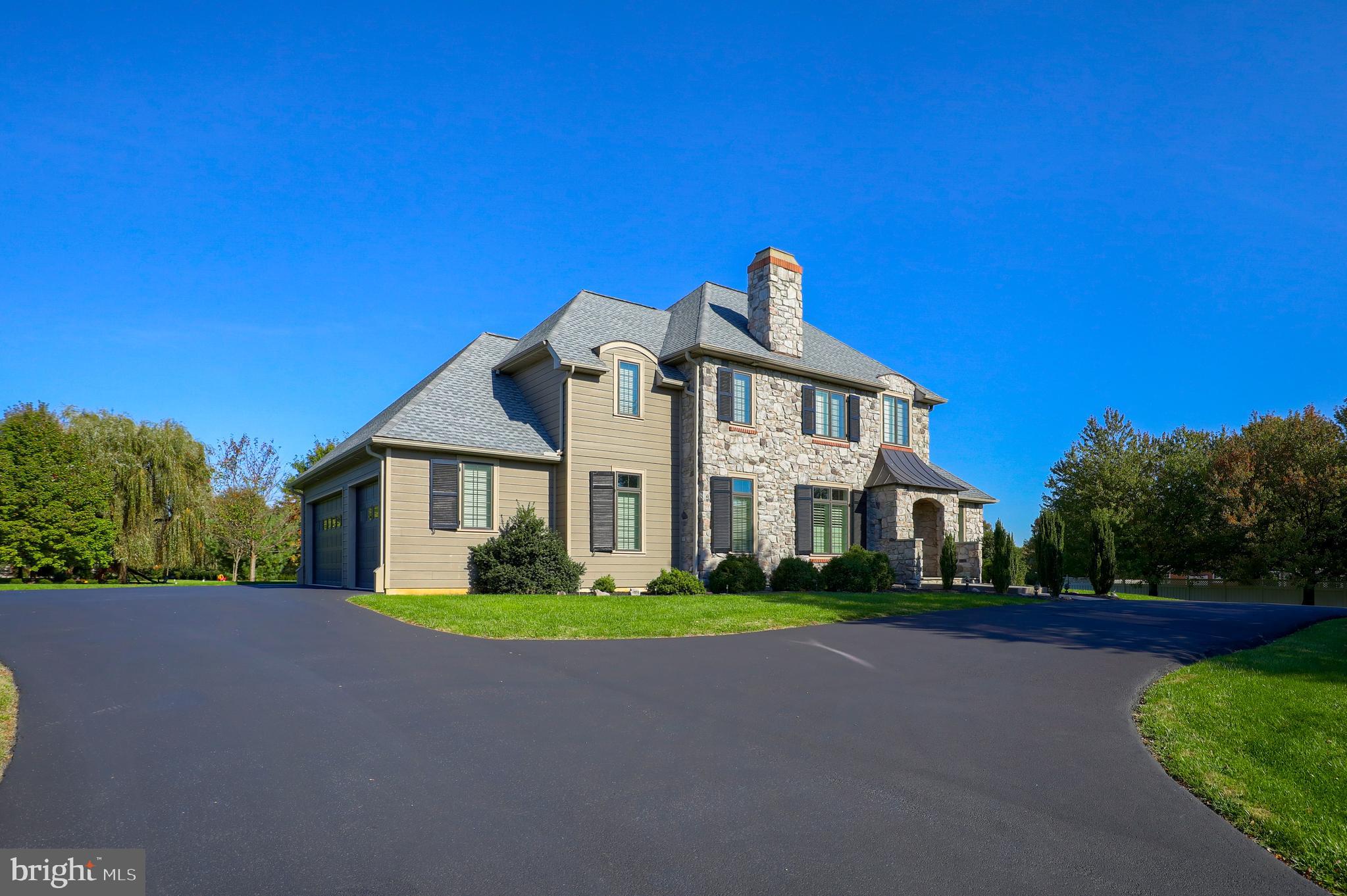 STONEHENGE - Residential