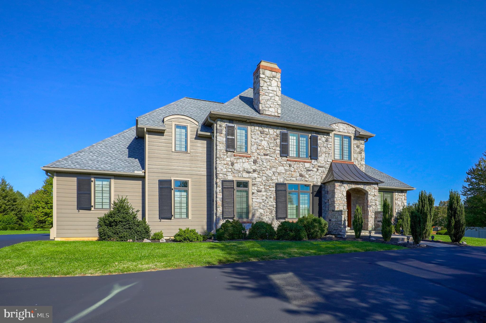 STONEHENGE - Residential