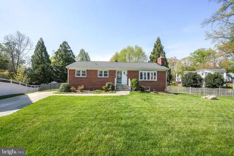 6731 Crest Place, Falls Church, VA MLS: VAFX2232902