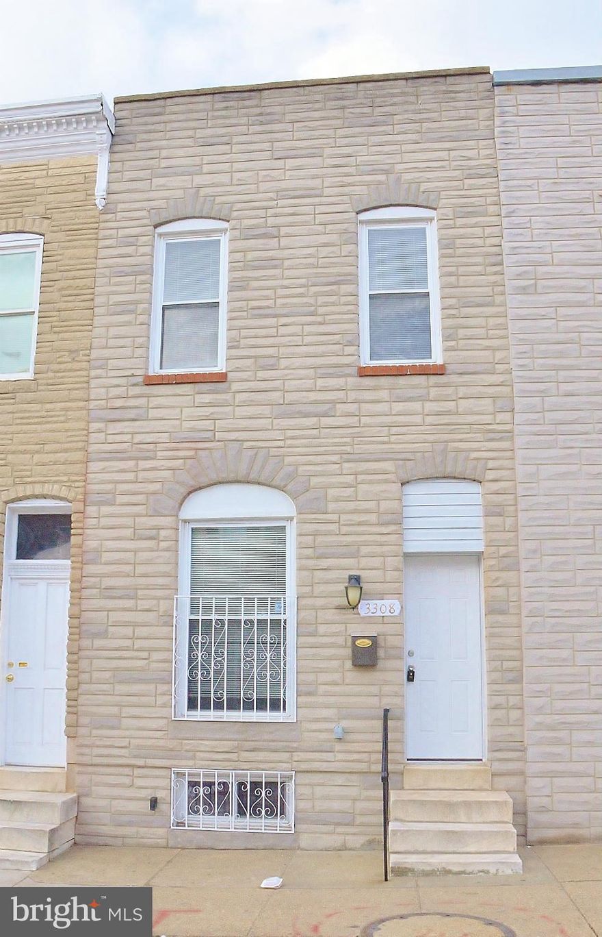BEAUTIFULLY RENOVATED 2BR 2BATH IN HOT HIGHLANDTOWN!! HARDWOOD FLOOR ON MAIN LEVEL, BUILT-IN BOOKCASE, RECESSED LIGHTING,  CEILING FANS, KITCHEN W /SS APPLIANCES, GRANITE COUNTER & 42'' CABINETS, MASTER BEDROOM HAS TRAY CEILING AND FULL BATHROOM, FULLY FINISHED BASEMENT, WALK TO PATTERSON PARK.