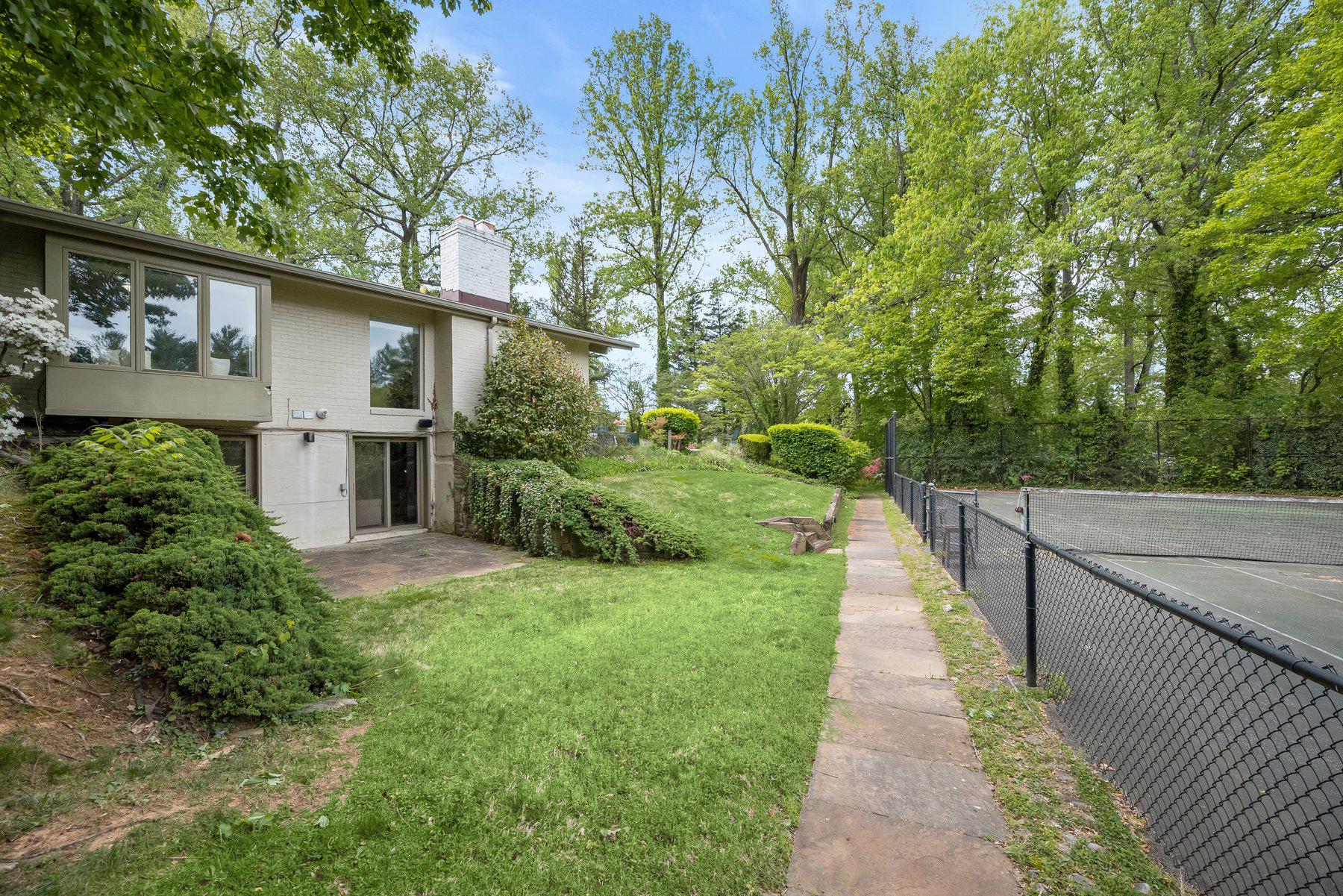 BRADLEY HILLS GROVE - Residential