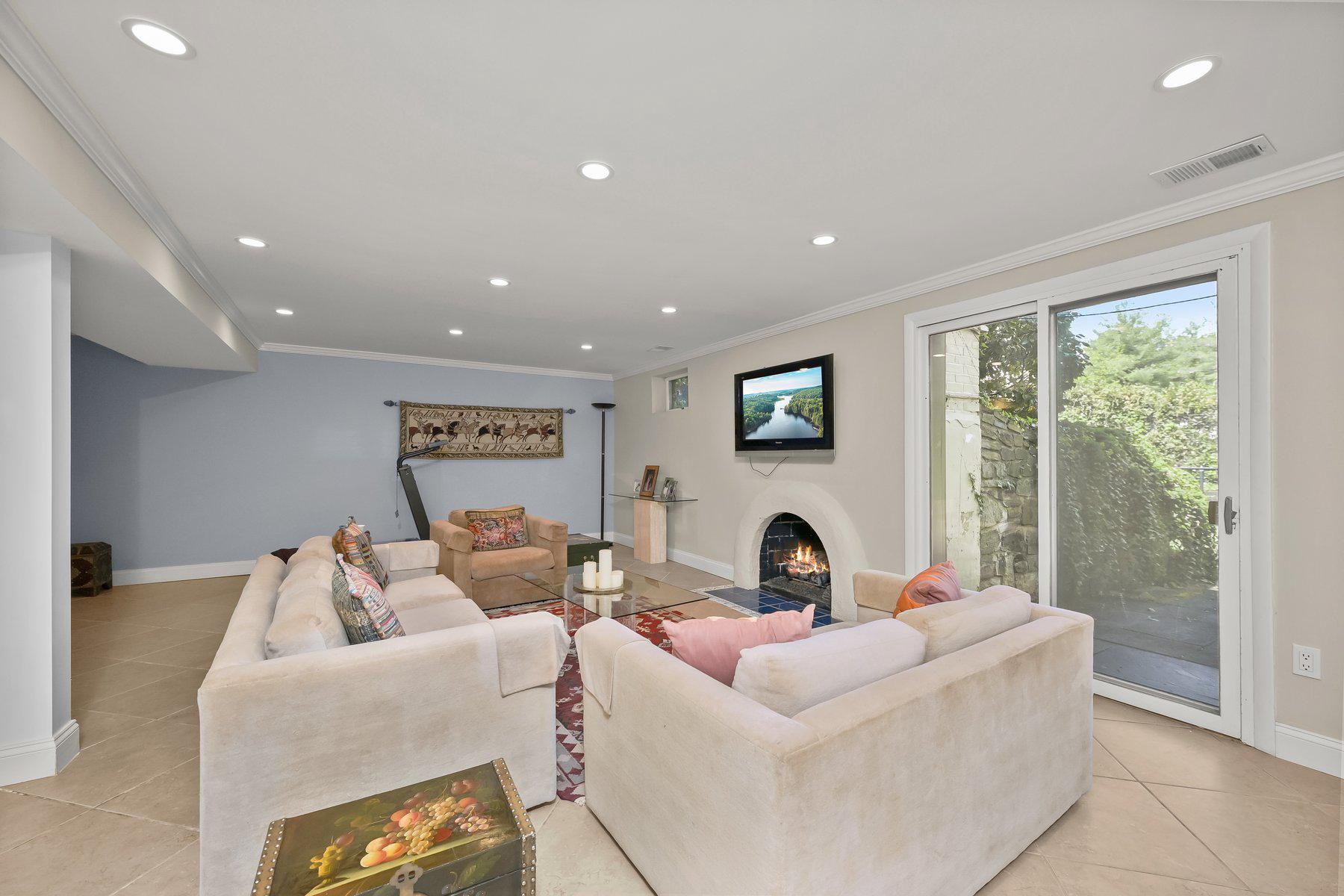 BRADLEY HILLS GROVE - Residential