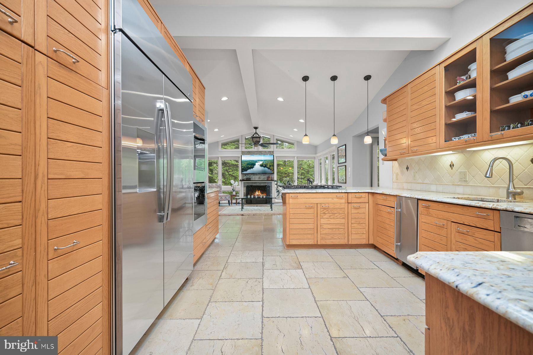 BRADLEY HILLS GROVE - Residential