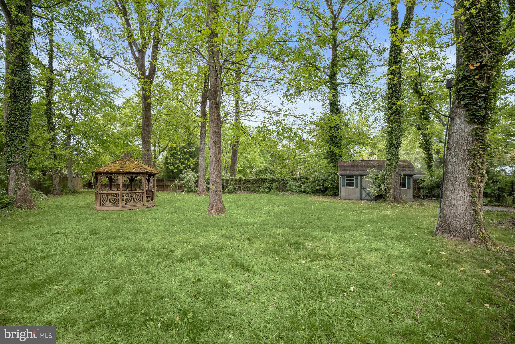 BRADLEY HILLS GROVE - Residential