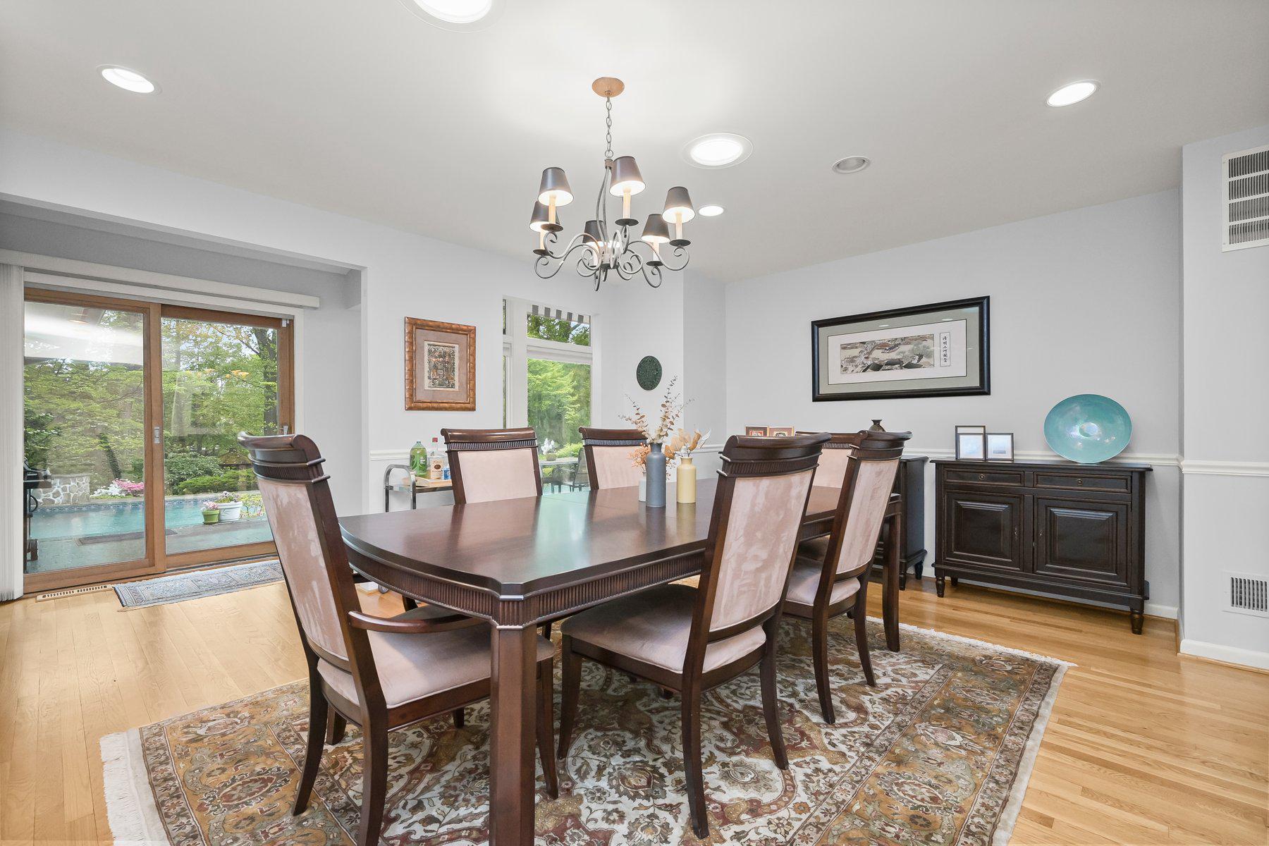 BRADLEY HILLS GROVE - Residential