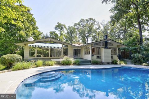 7104 OAK FOREST LANE BETHESDA MD 20817