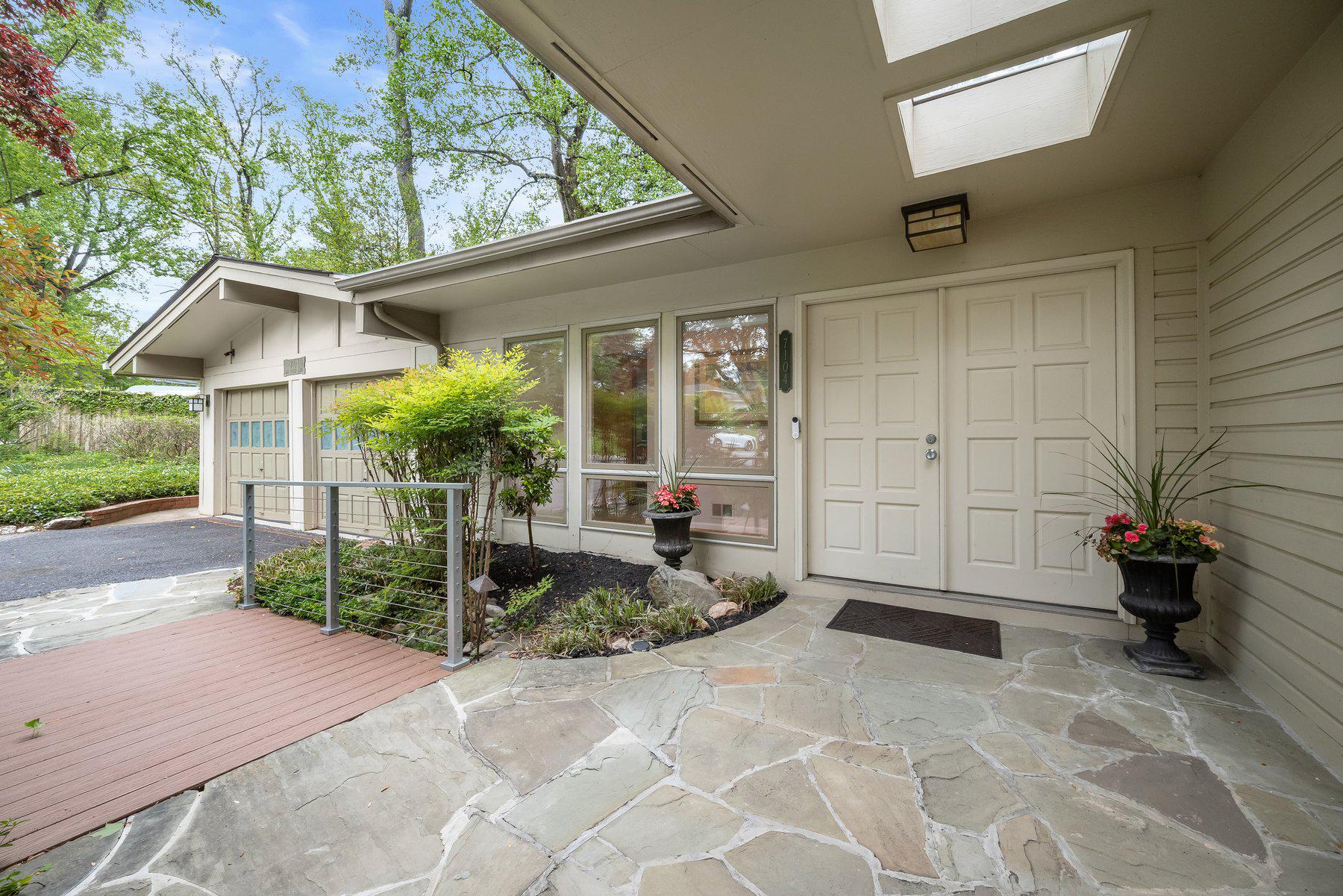 BRADLEY HILLS GROVE - Residential