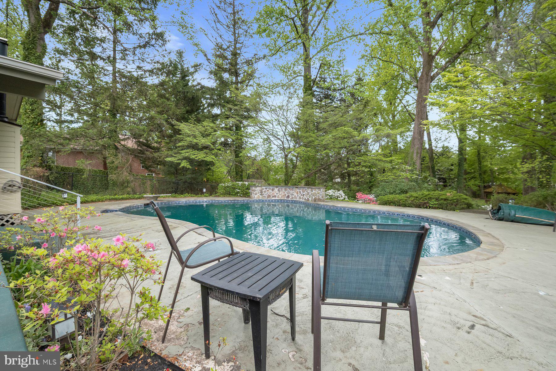 BRADLEY HILLS GROVE - Residential