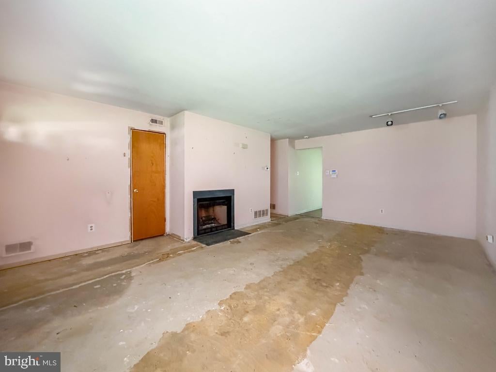 1640 A&B BLUEBIRD DRIVE