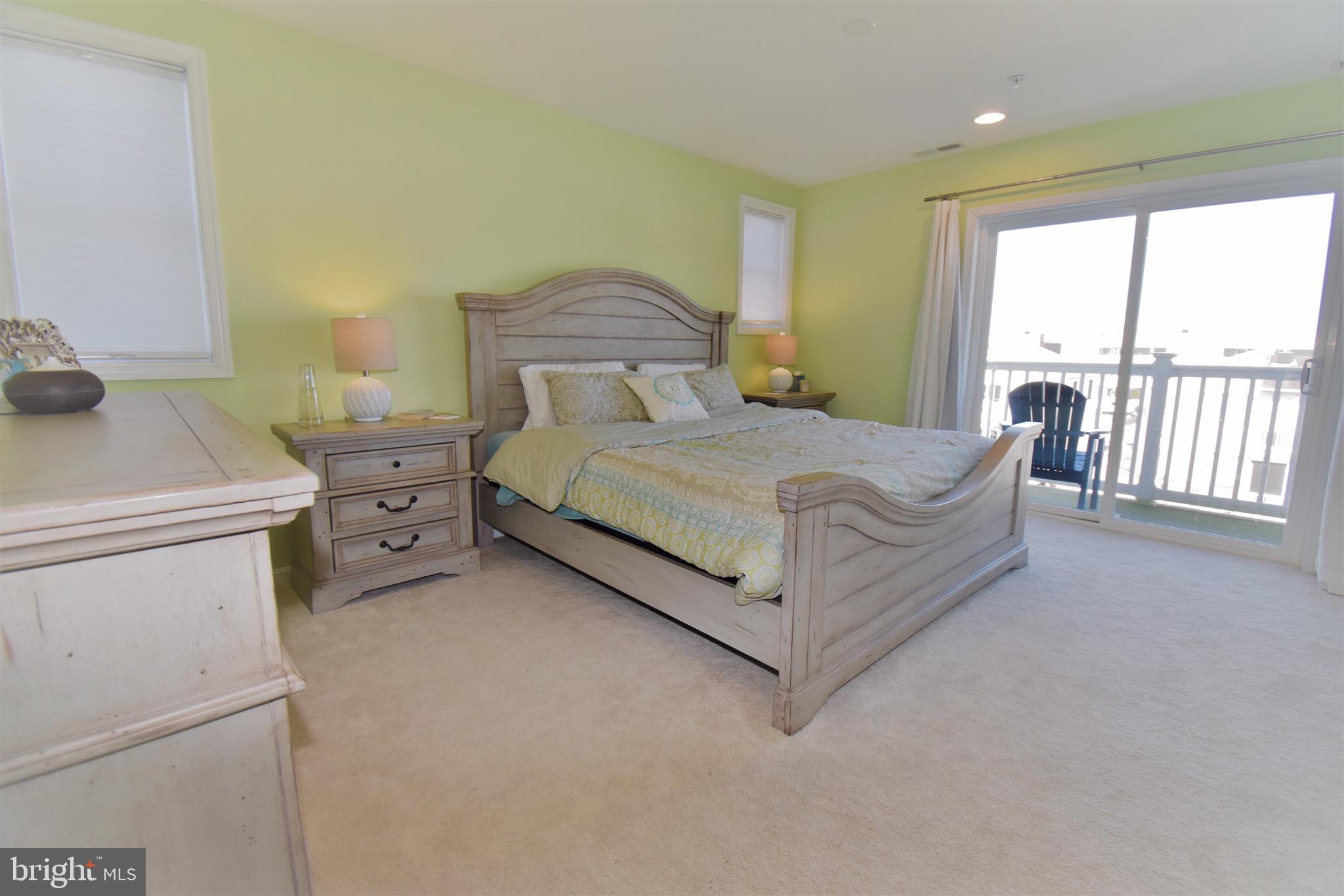 BAYSIDE KEYS - Residential