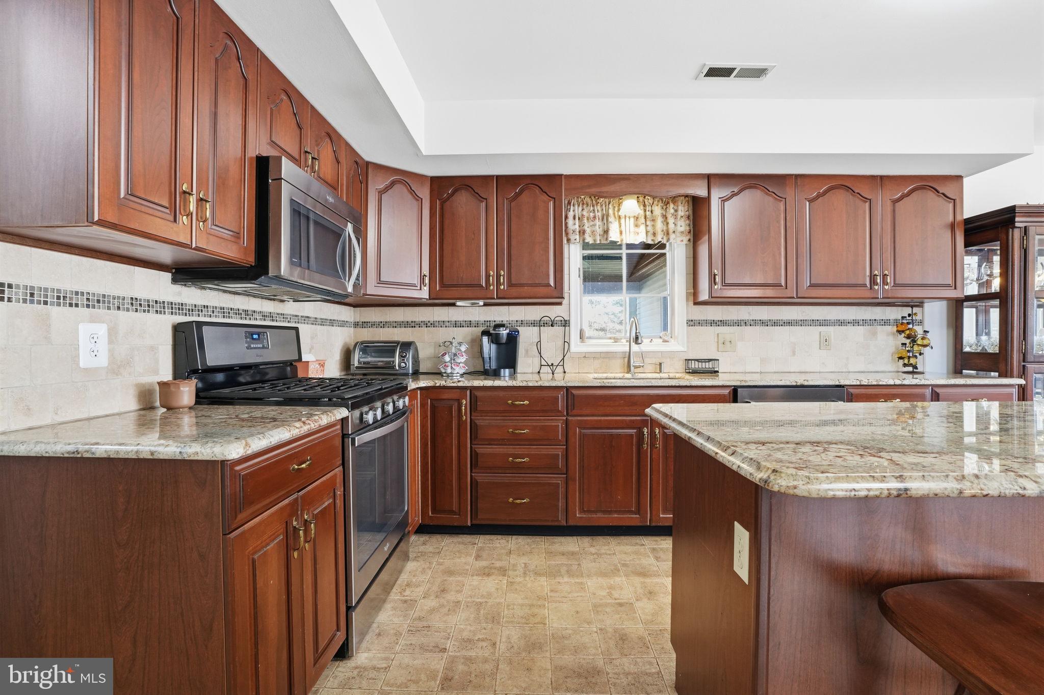 HOLLAND MEADOWS - Residential