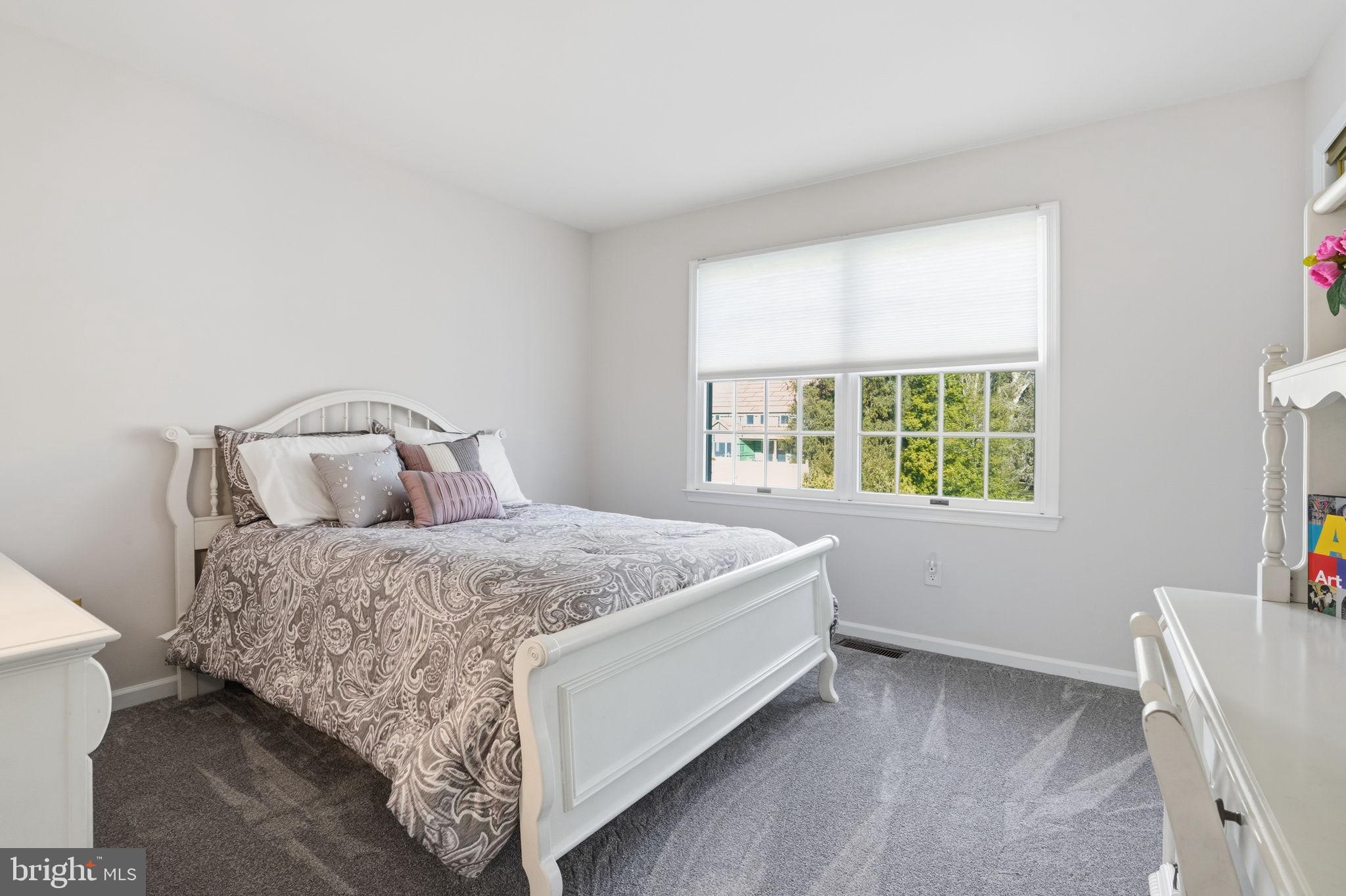 HOLLAND MEADOWS - Residential