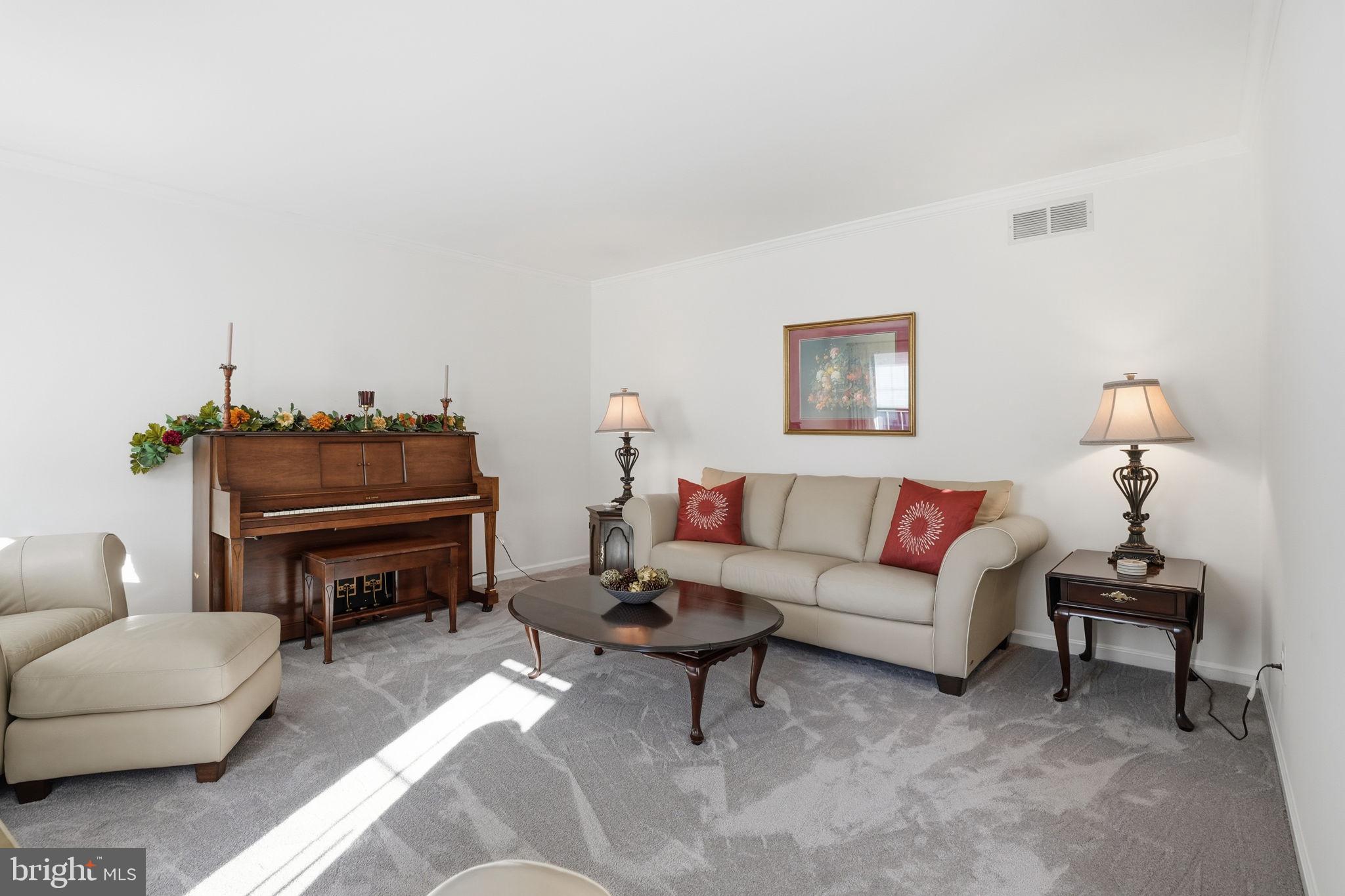 HOLLAND MEADOWS - Residential