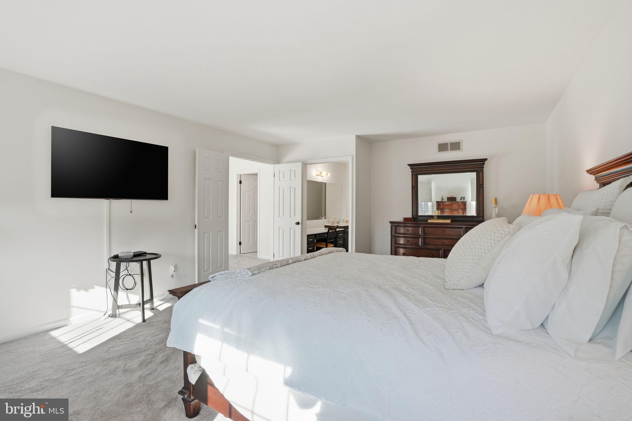 HOLLAND MEADOWS - Residential