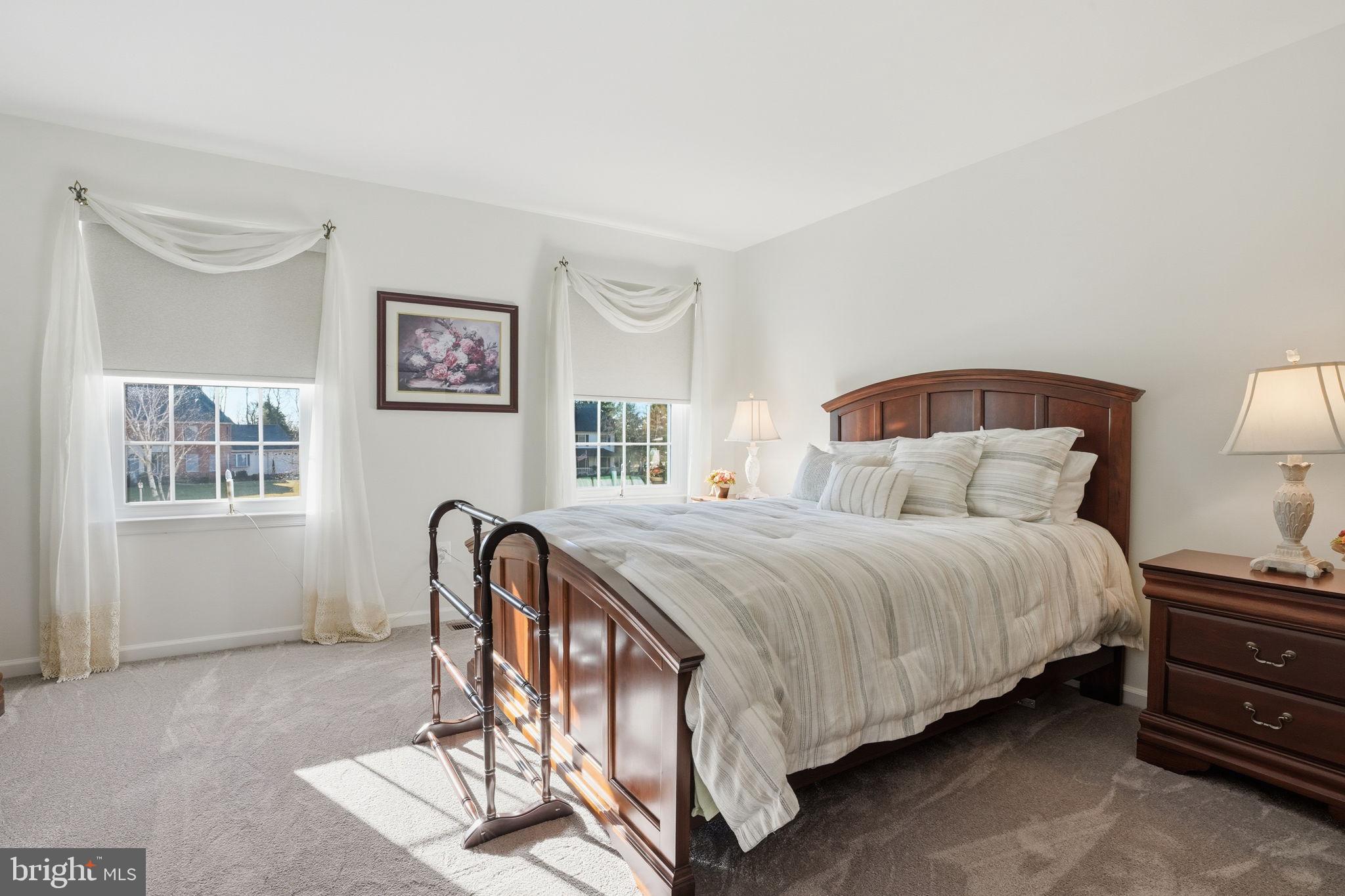 HOLLAND MEADOWS - Residential