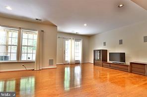 RIVERSIDE STATION - Residential