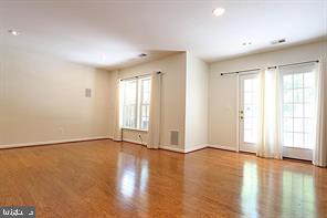 RIVERSIDE STATION - Residential