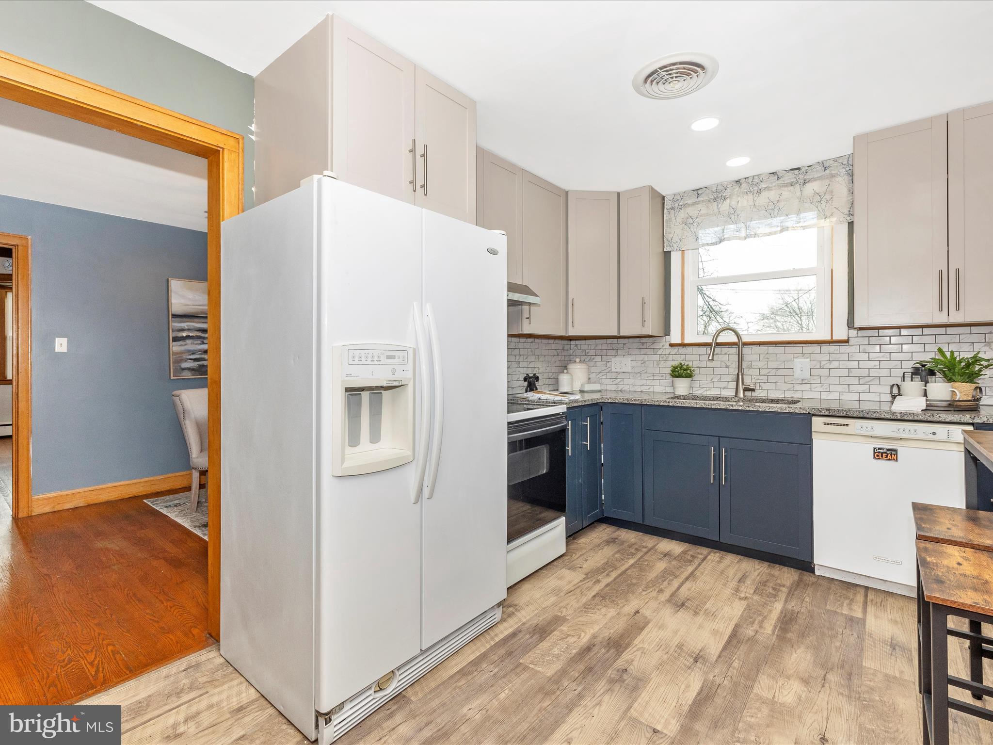 COLONIAL PARK - Residential