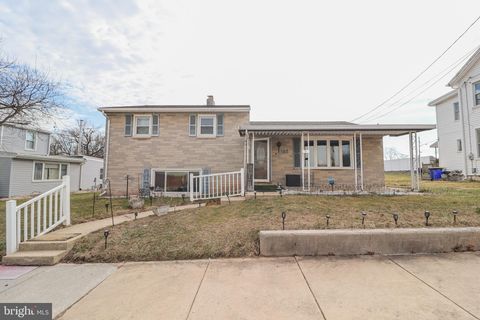 Photo of 181 S Main Street, MOUNT WOLF, PA 17347 (MLS # PAYK2096190)