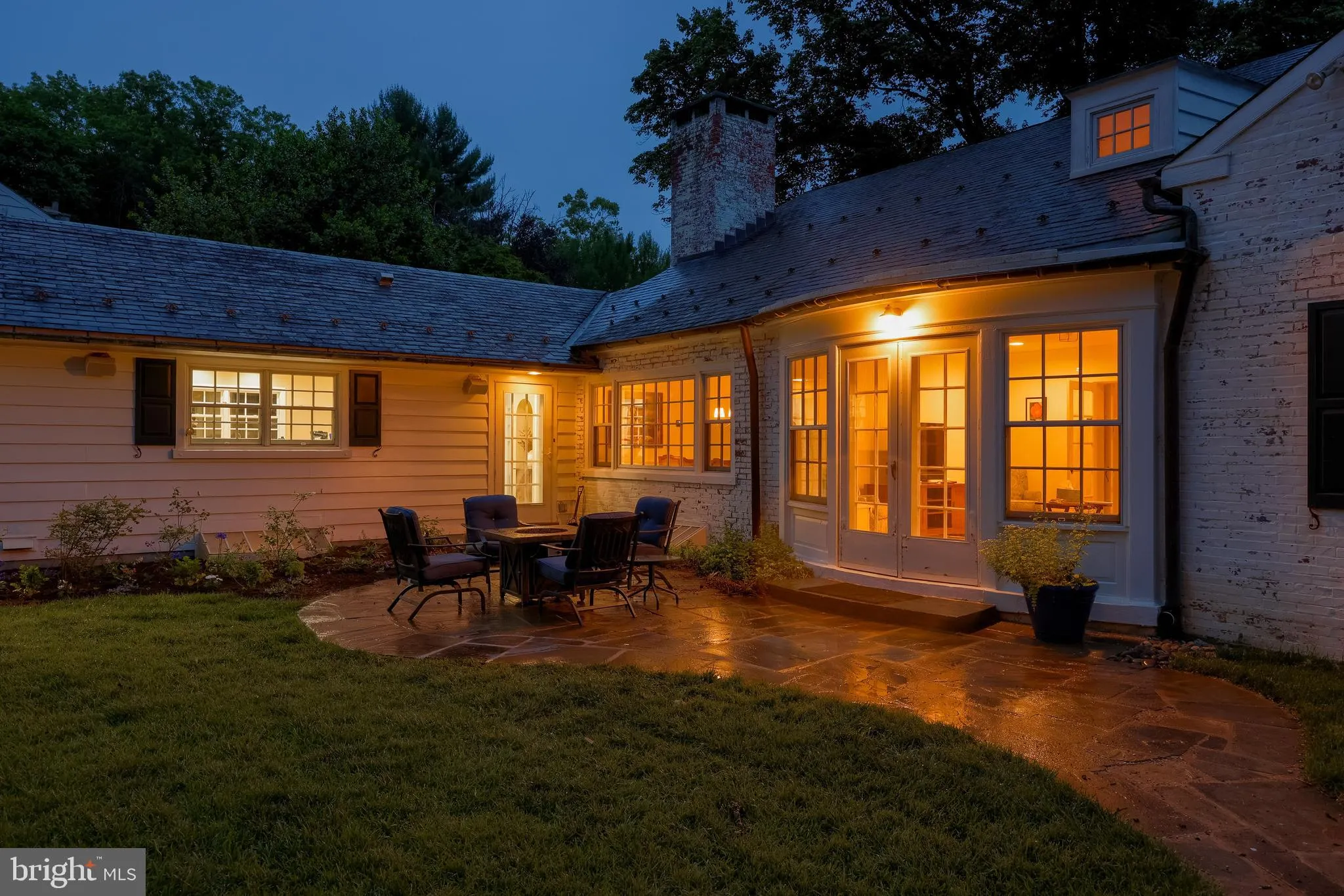 Lancaster, Pennsylvania 17603, United States, 5 Bedrooms Bedrooms, ,5 BathroomsBathrooms,Residential,Pending,141889