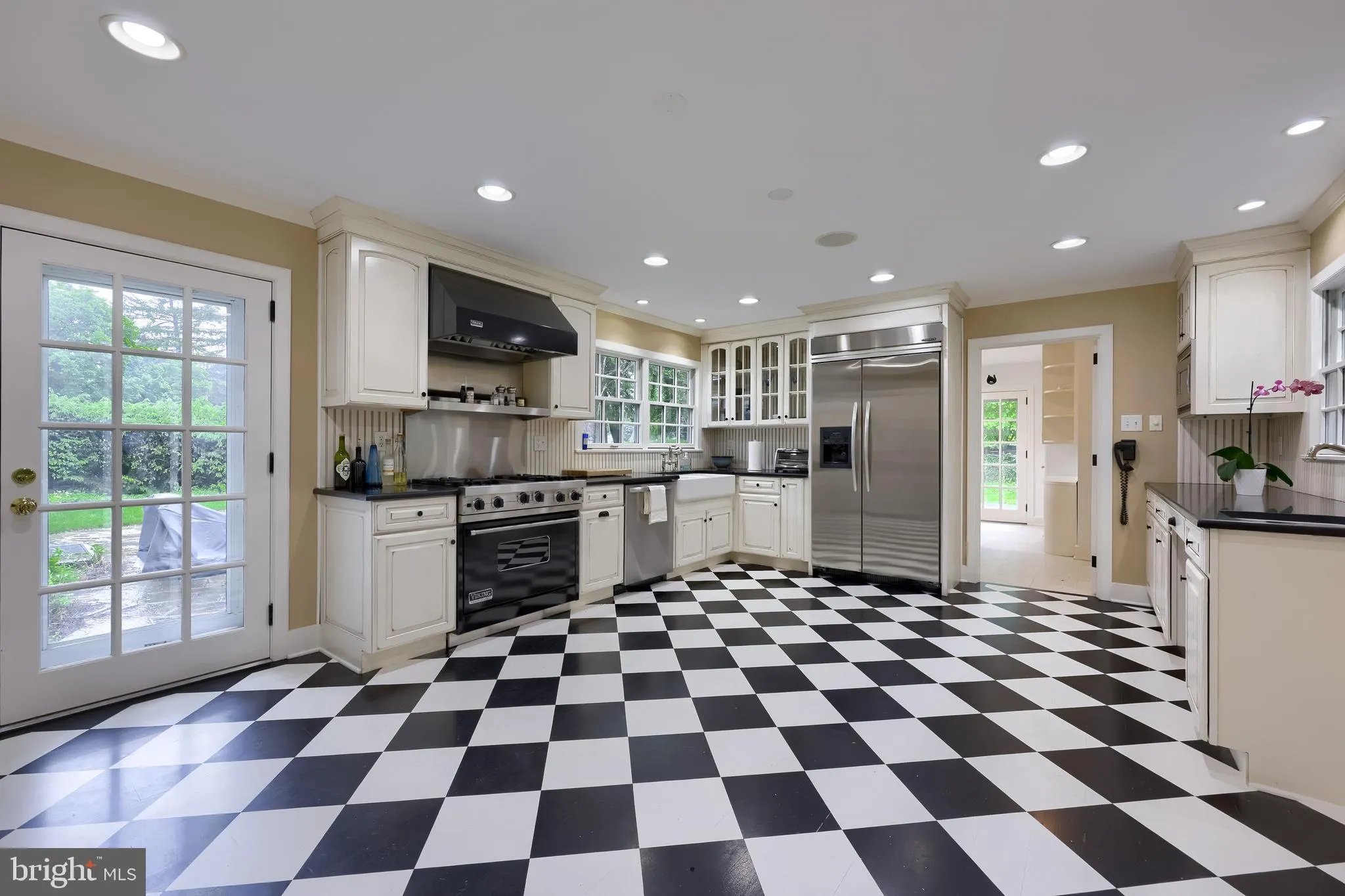 Lancaster, Pennsylvania 17603, United States, 5 Bedrooms Bedrooms, ,5 BathroomsBathrooms,Residential,Pending,141889