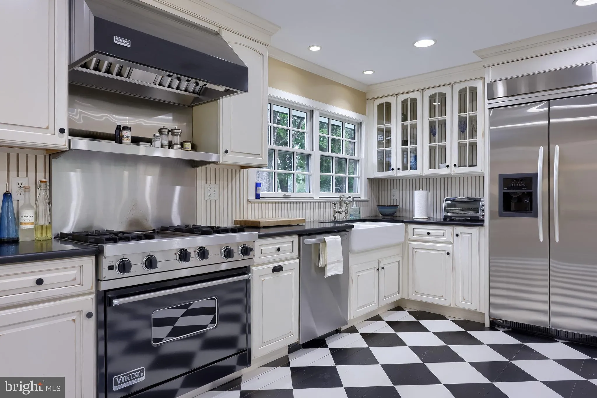 Lancaster, Pennsylvania 17603, United States, 5 Bedrooms Bedrooms, ,5 BathroomsBathrooms,Residential,Pending,141889