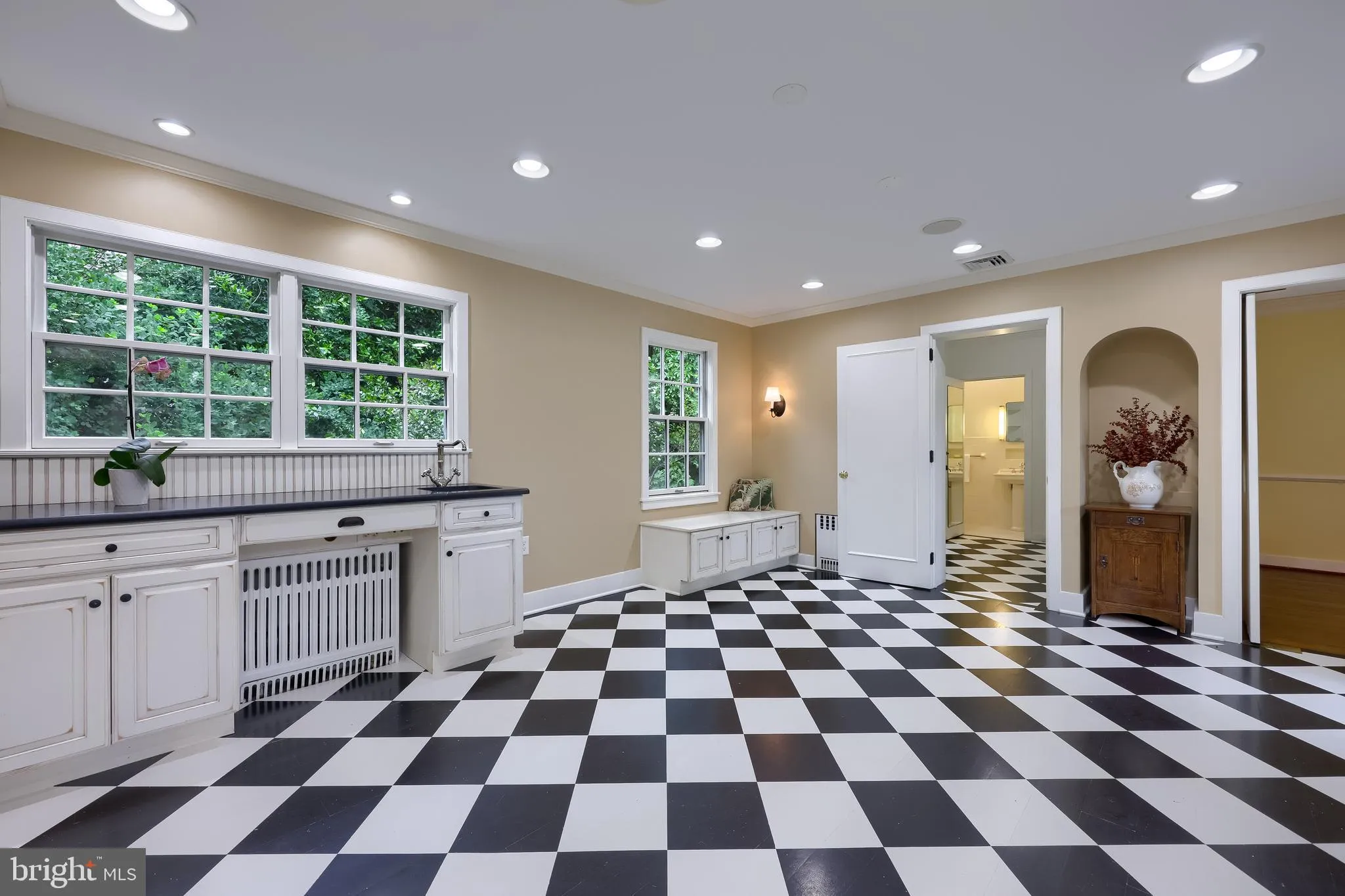 Lancaster, Pennsylvania 17603, United States, 5 Bedrooms Bedrooms, ,5 BathroomsBathrooms,Residential,Pending,141889