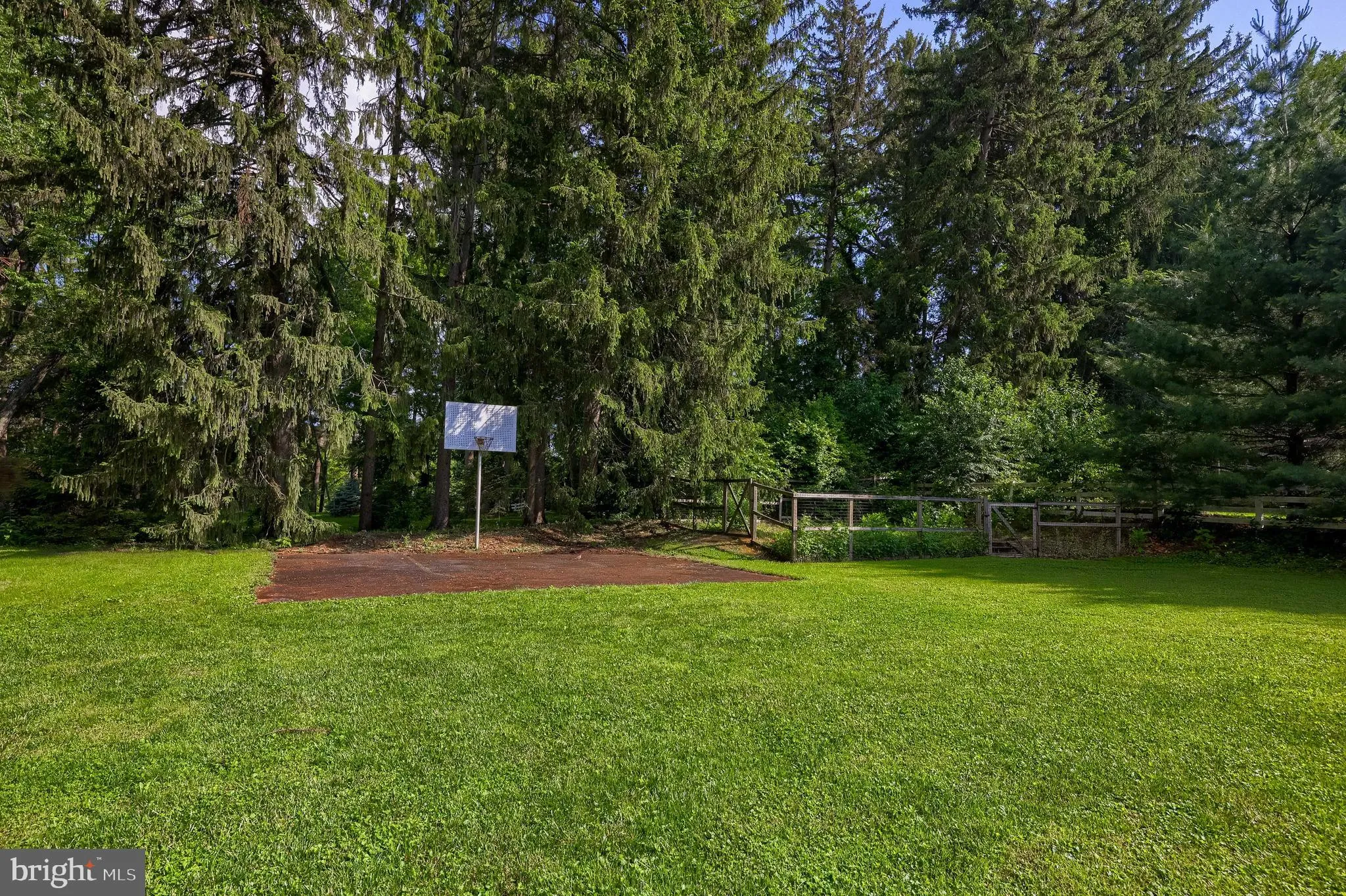 Lancaster, Pennsylvania 17603, United States, 5 Bedrooms Bedrooms, ,5 BathroomsBathrooms,Residential,Pending,141889