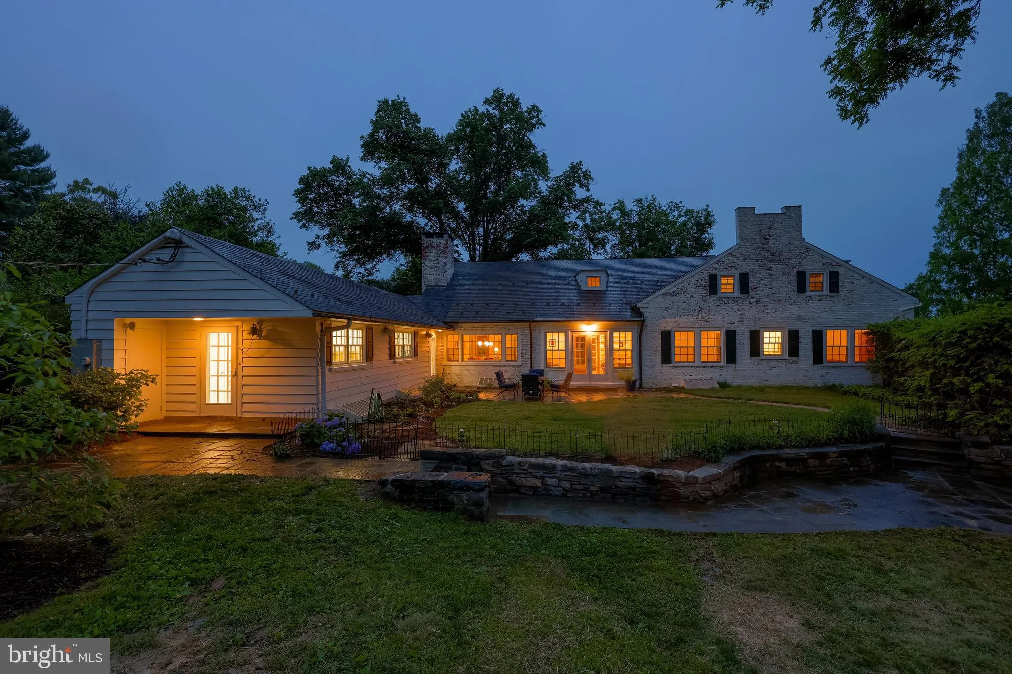 Lancaster, Pennsylvania 17603, United States, 5 Bedrooms Bedrooms, ,5 BathroomsBathrooms,Residential,Pending,141889