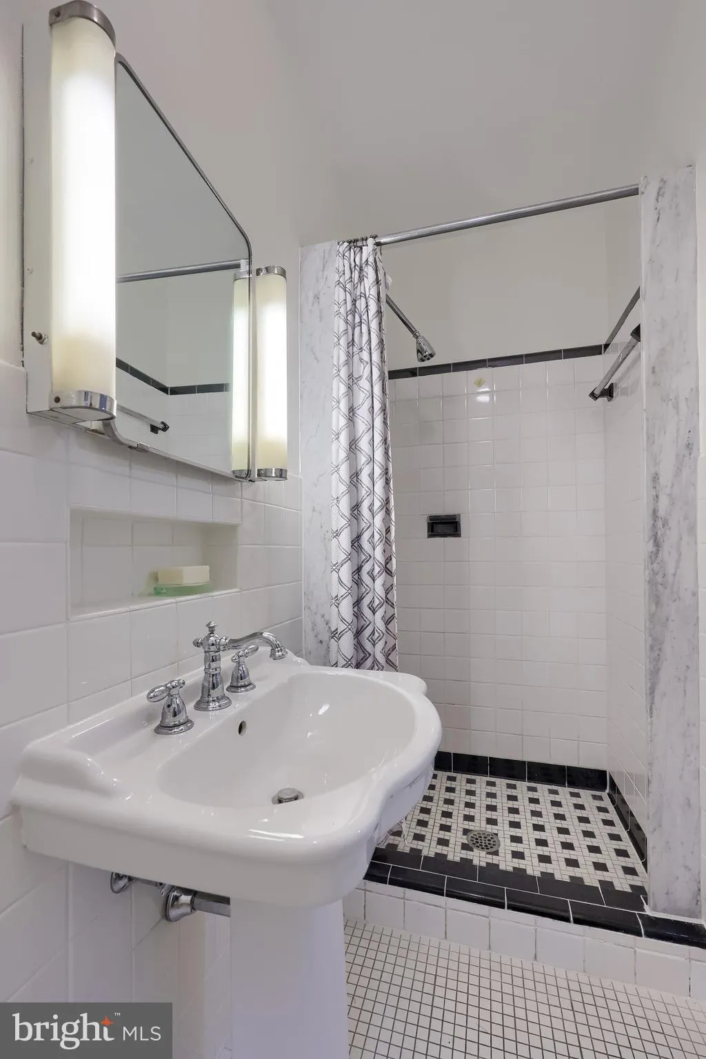 Lancaster, Pennsylvania 17603, United States, 5 Bedrooms Bedrooms, ,5 BathroomsBathrooms,Residential,Pending,141889