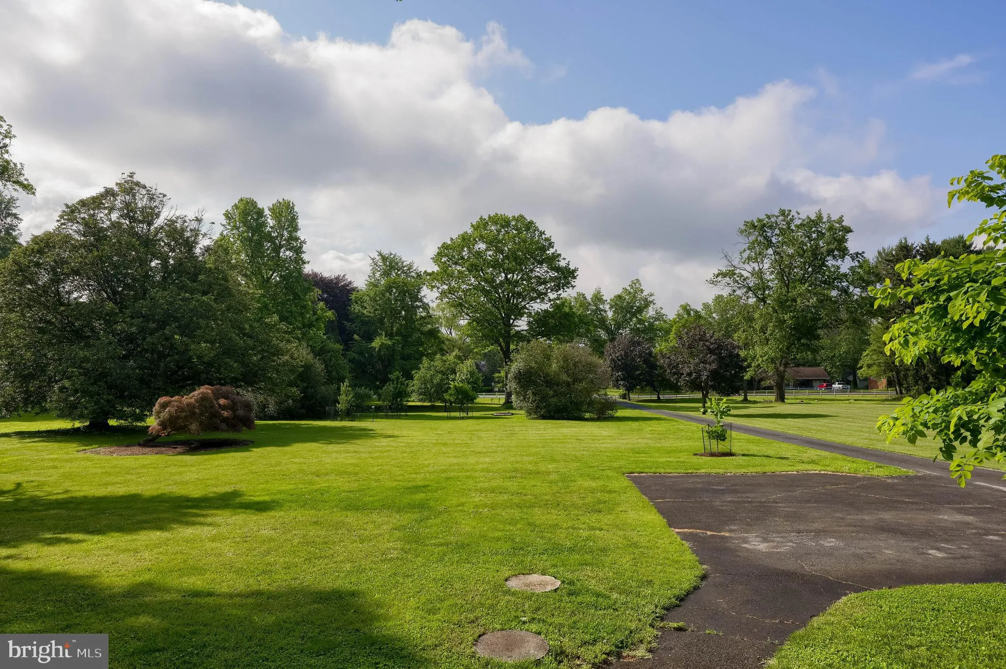 Lancaster, Pennsylvania 17603, United States, 5 Bedrooms Bedrooms, ,5 BathroomsBathrooms,Residential,Pending,141889