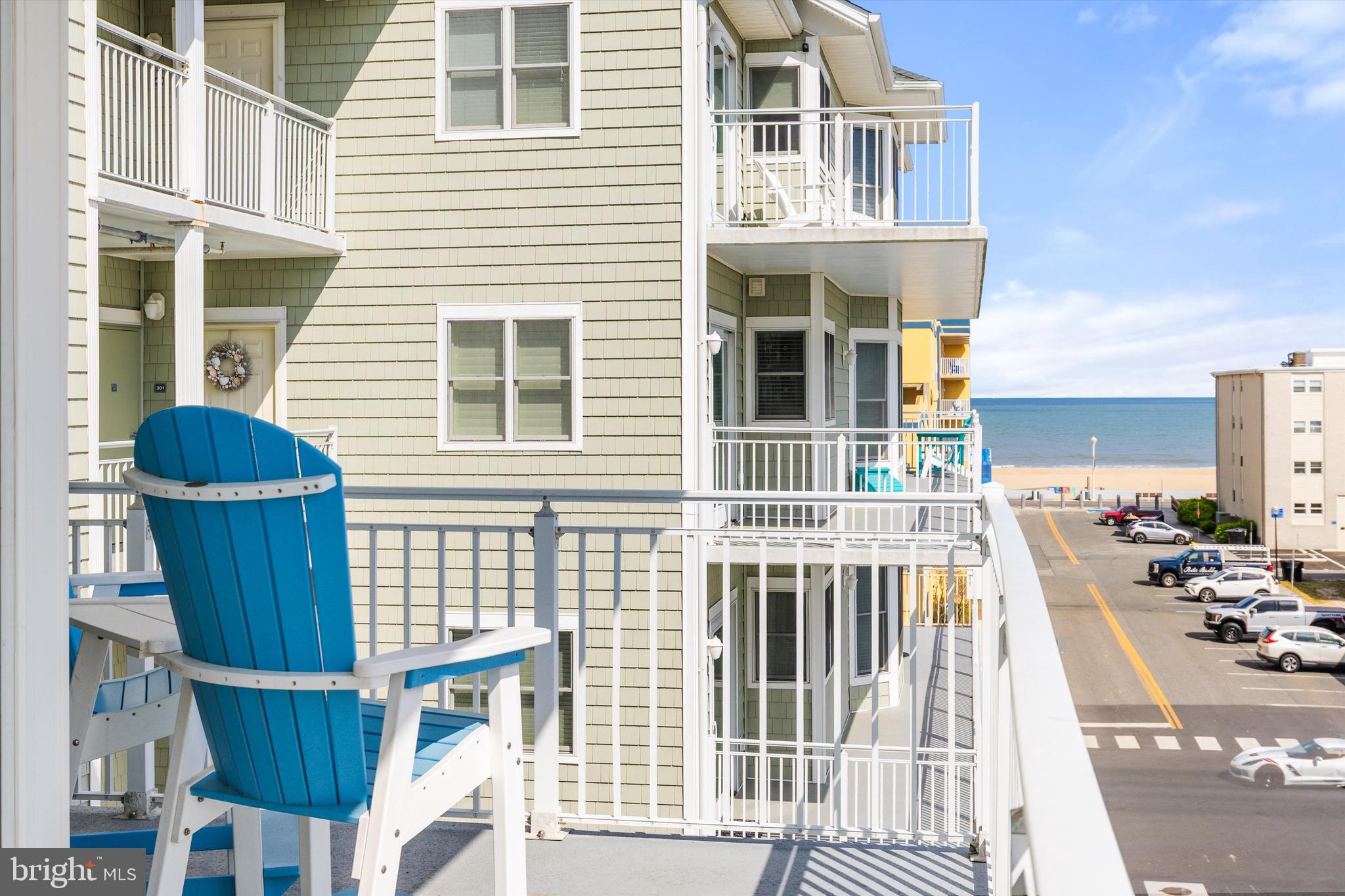 102 25TH STREET 302 MAHALO