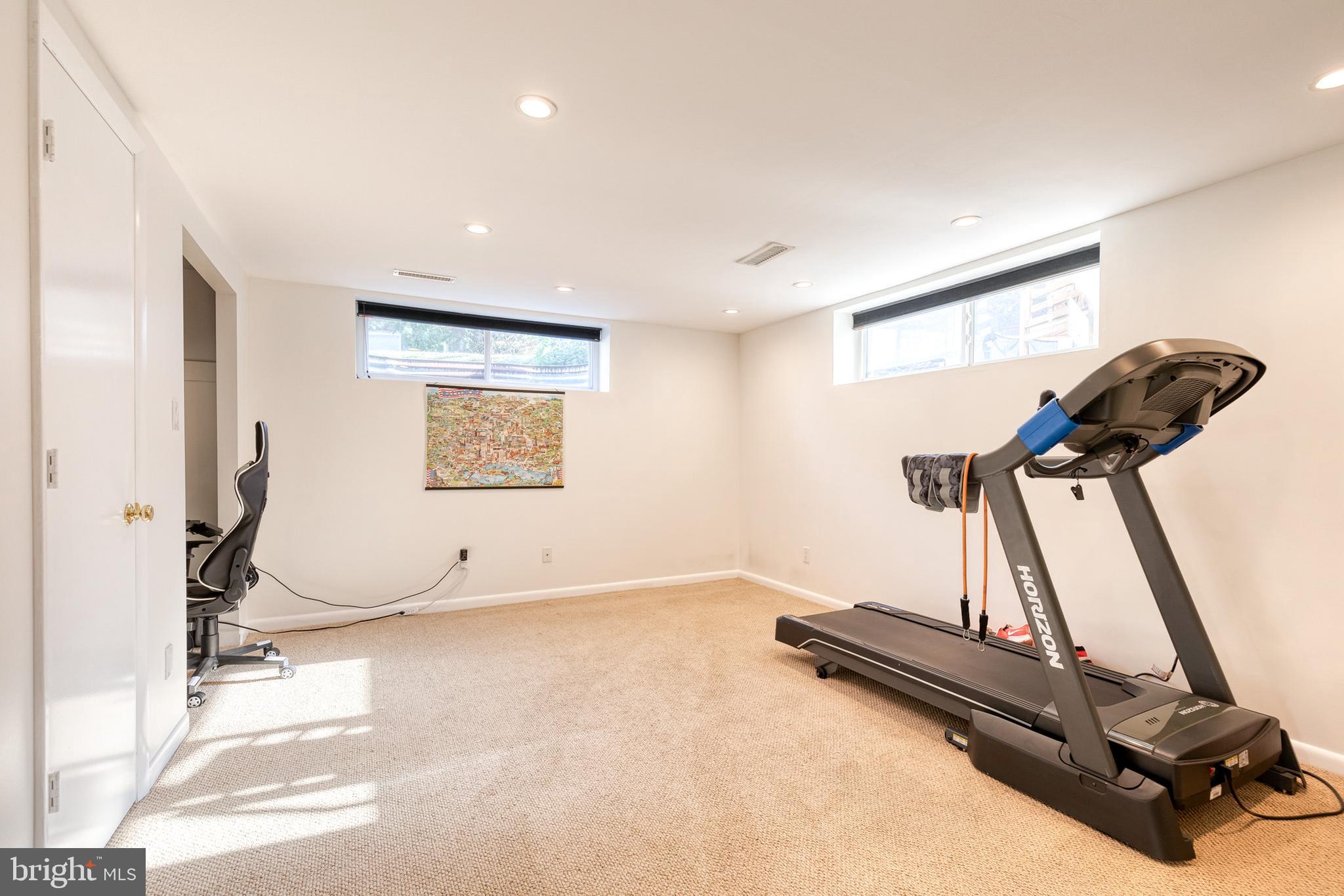 MONTROSE - Residential