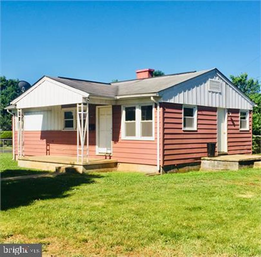 This cozy rambler with 3 bedrooms and 1 bathroom features a living room, kitchen and dining room combo.  Located on a corner lot with a fenced back yard and storage shed. $