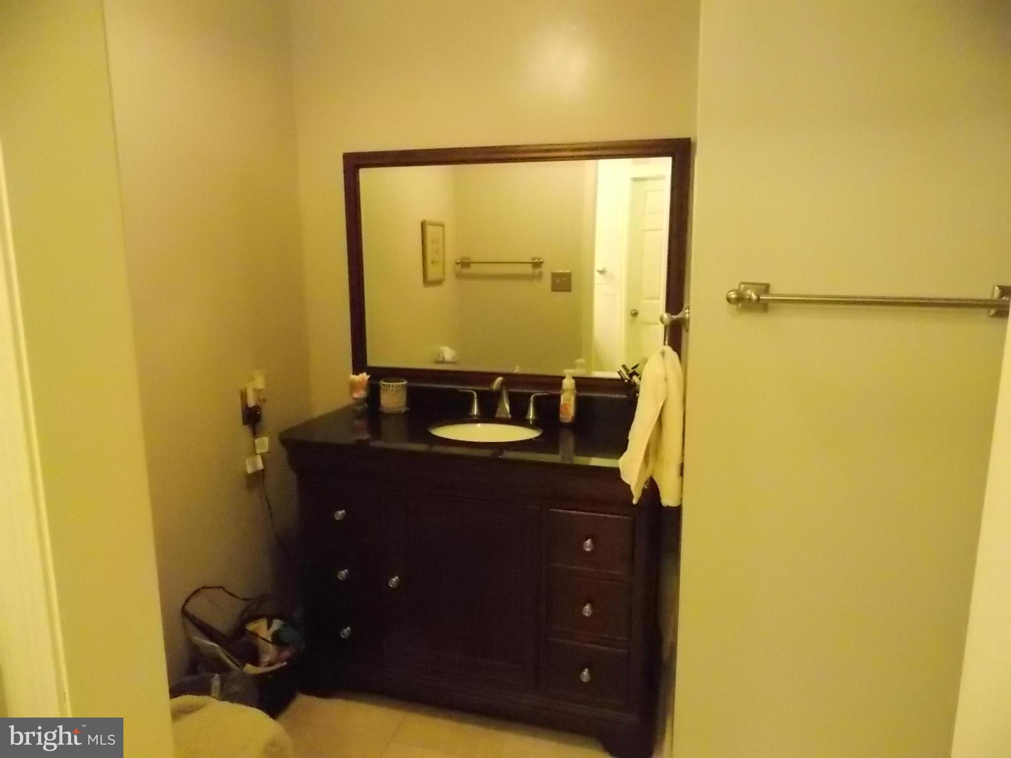 GRAYTON MANOR - Residential