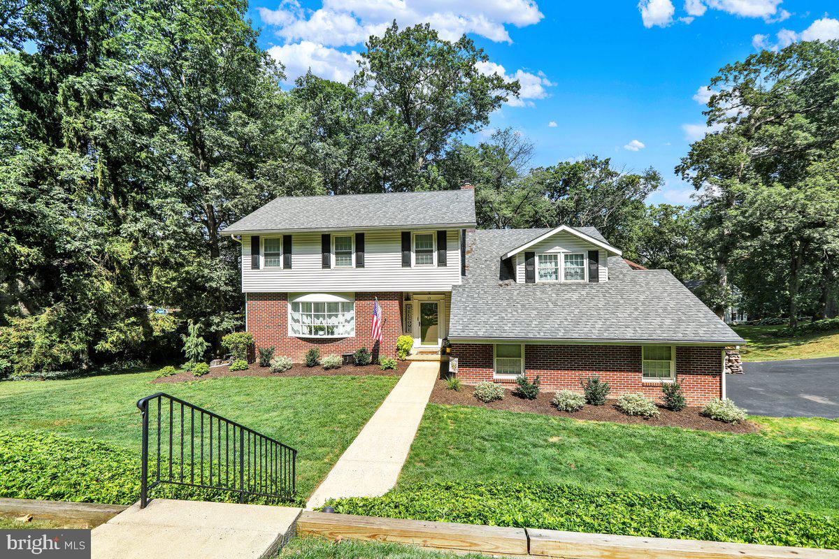13 EDGEDALE COURT