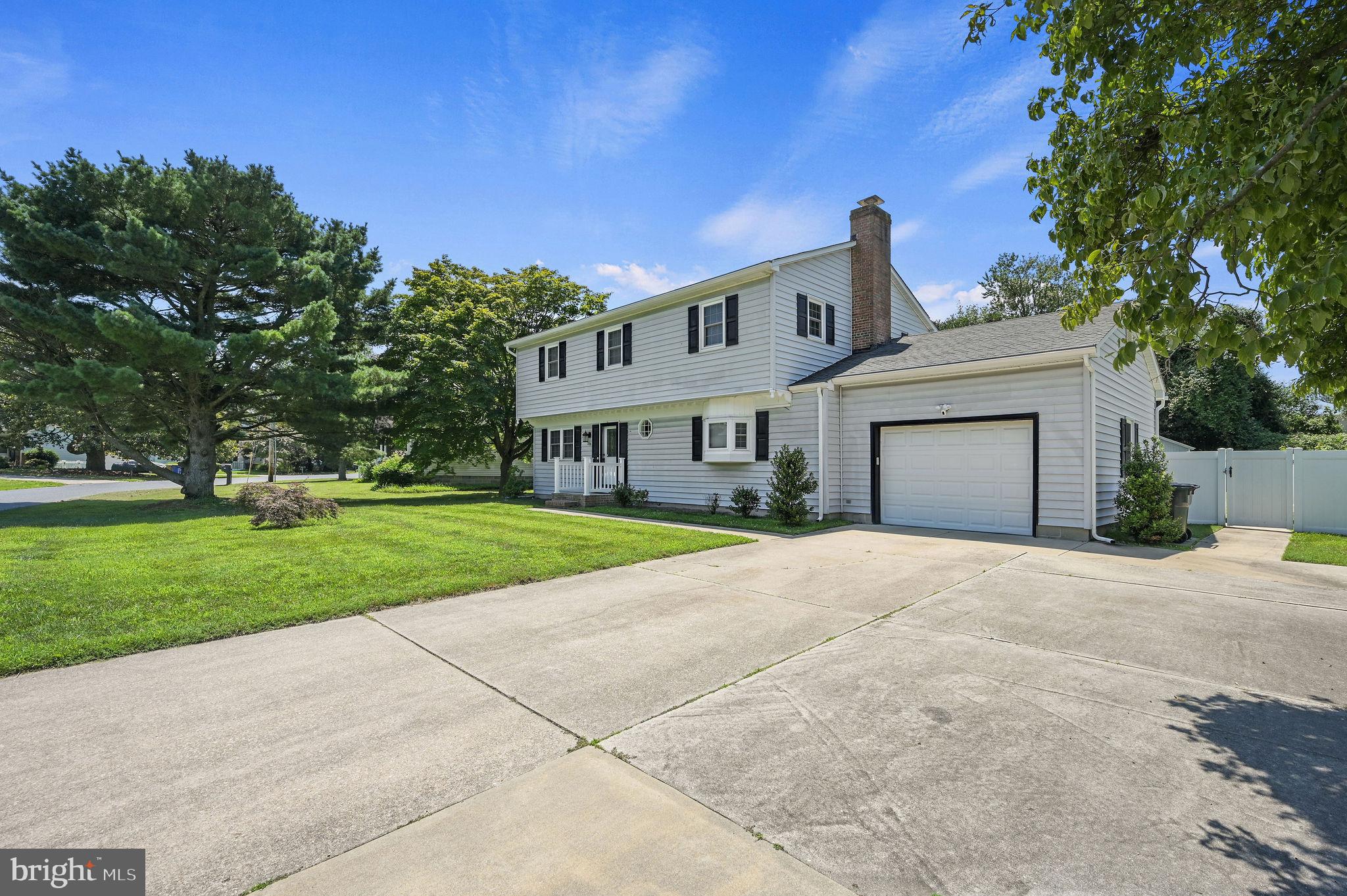 209 LAKELAWN DRIVE
