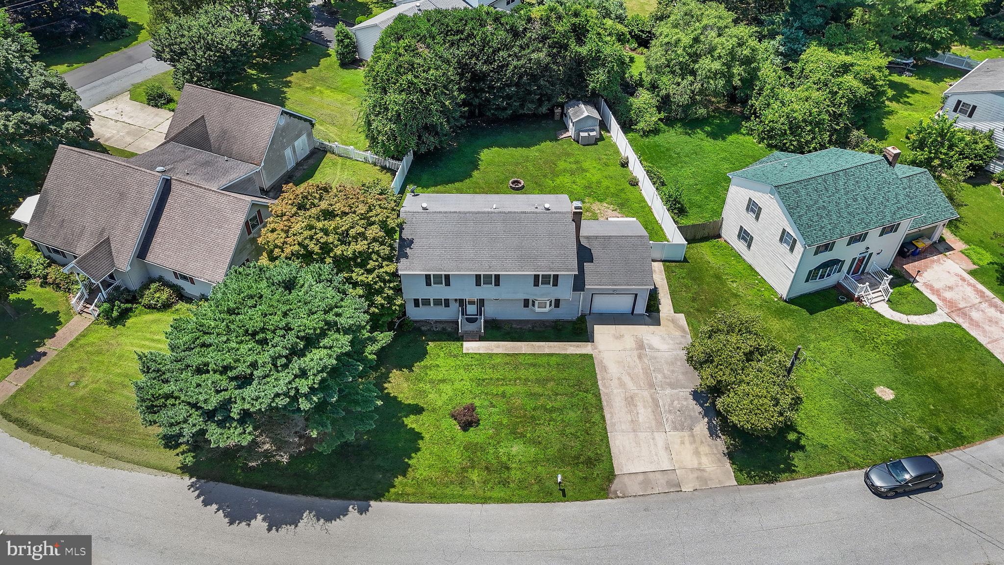 209 LAKELAWN DRIVE