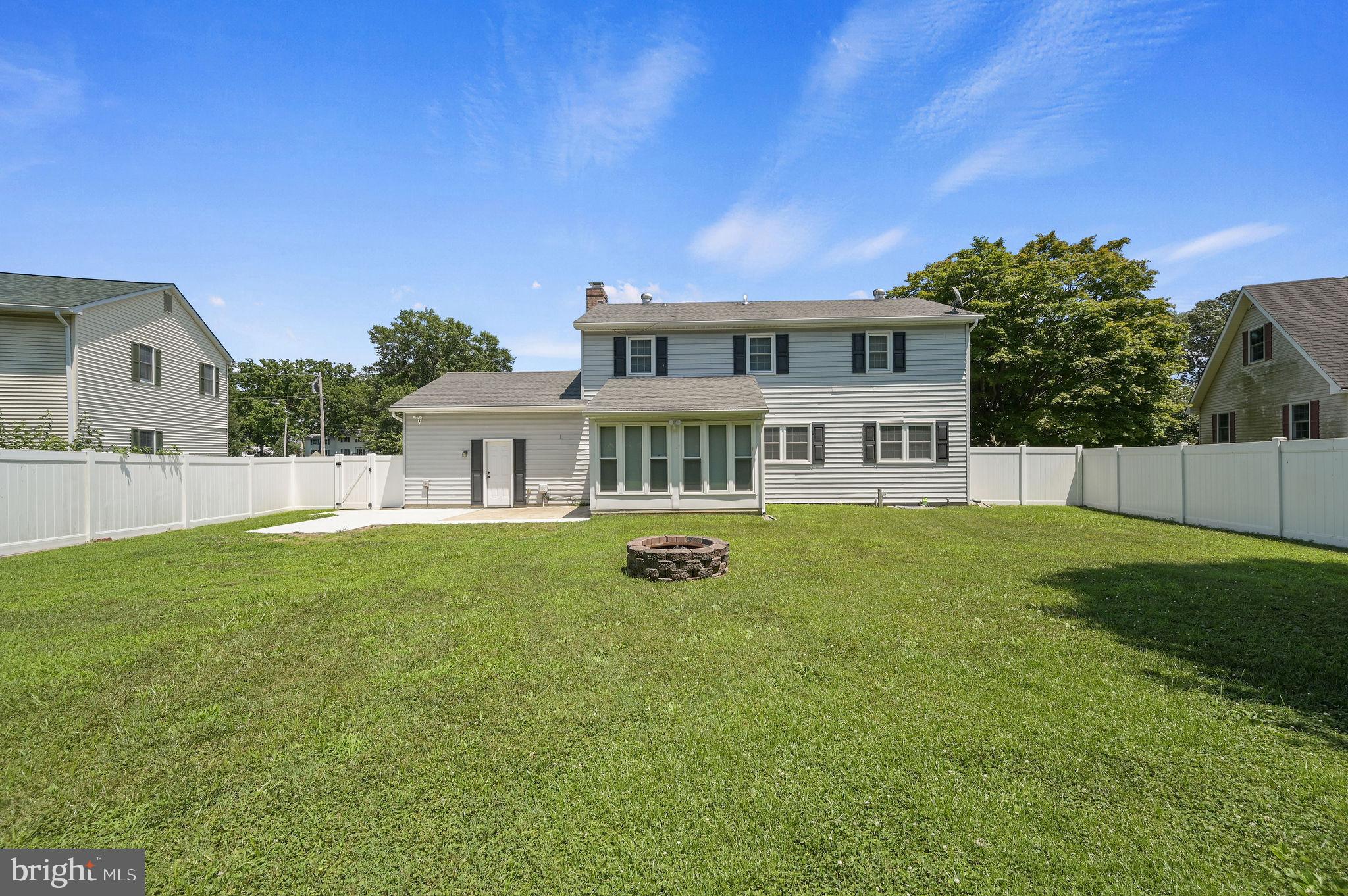 209 LAKELAWN DRIVE