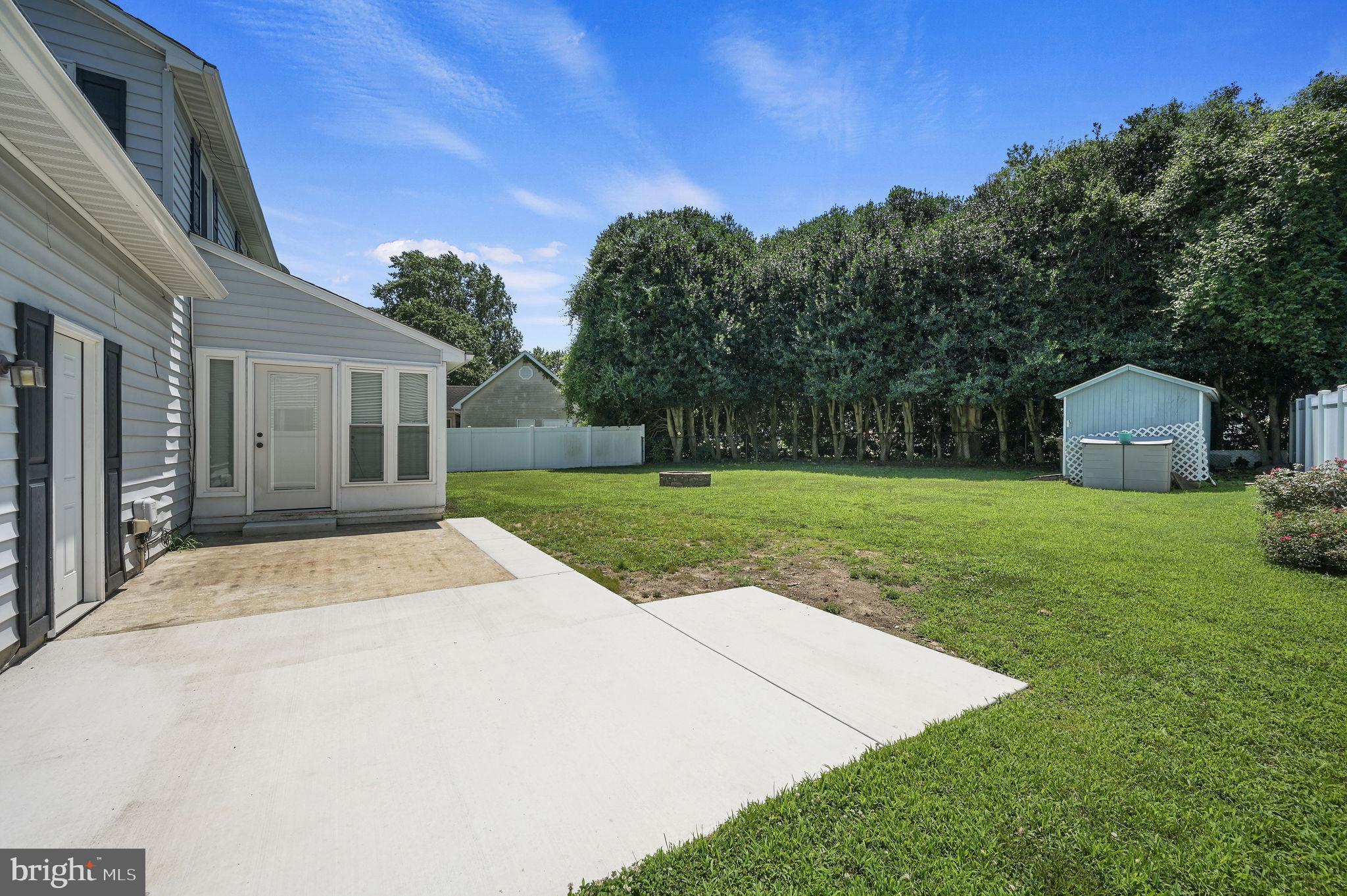 209 LAKELAWN DRIVE