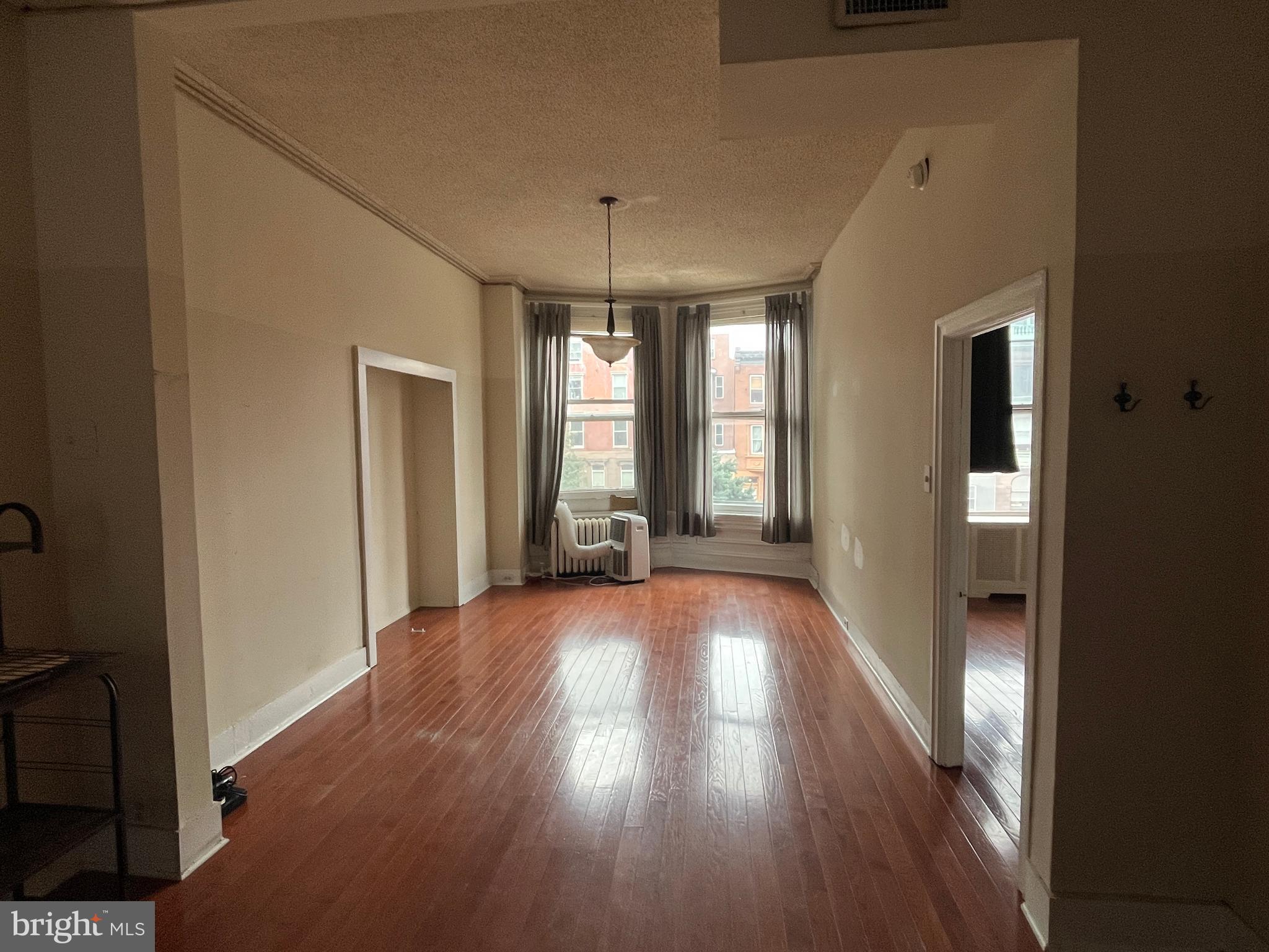 Recently updated 1 bed/ 1 bath apartment in South Philly. This home features hardwood flooring and tons of natural light. Spacious bedroom with plenty of closet space. Central air and common washer and dryer. Conveniently located next to public transportation.