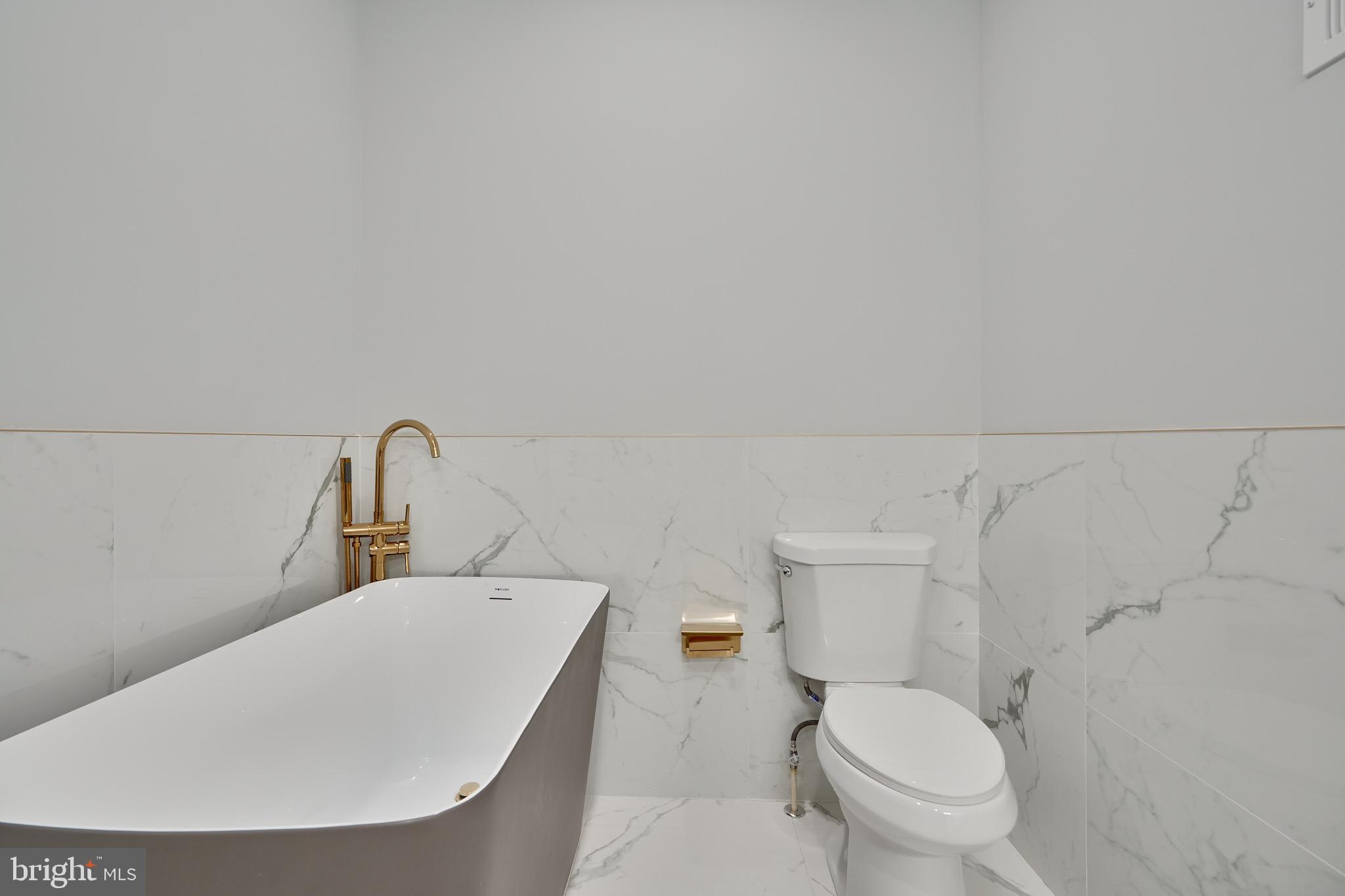 HIGHLANDTOWN - Residential Lease