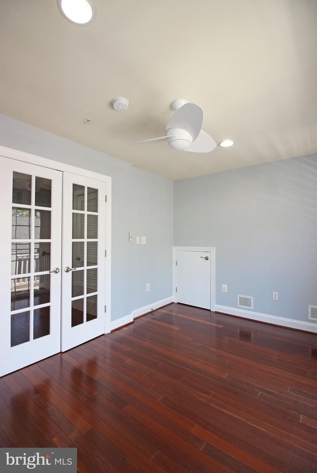 RESERVE AT TYSONS CORNER - Residential Lease