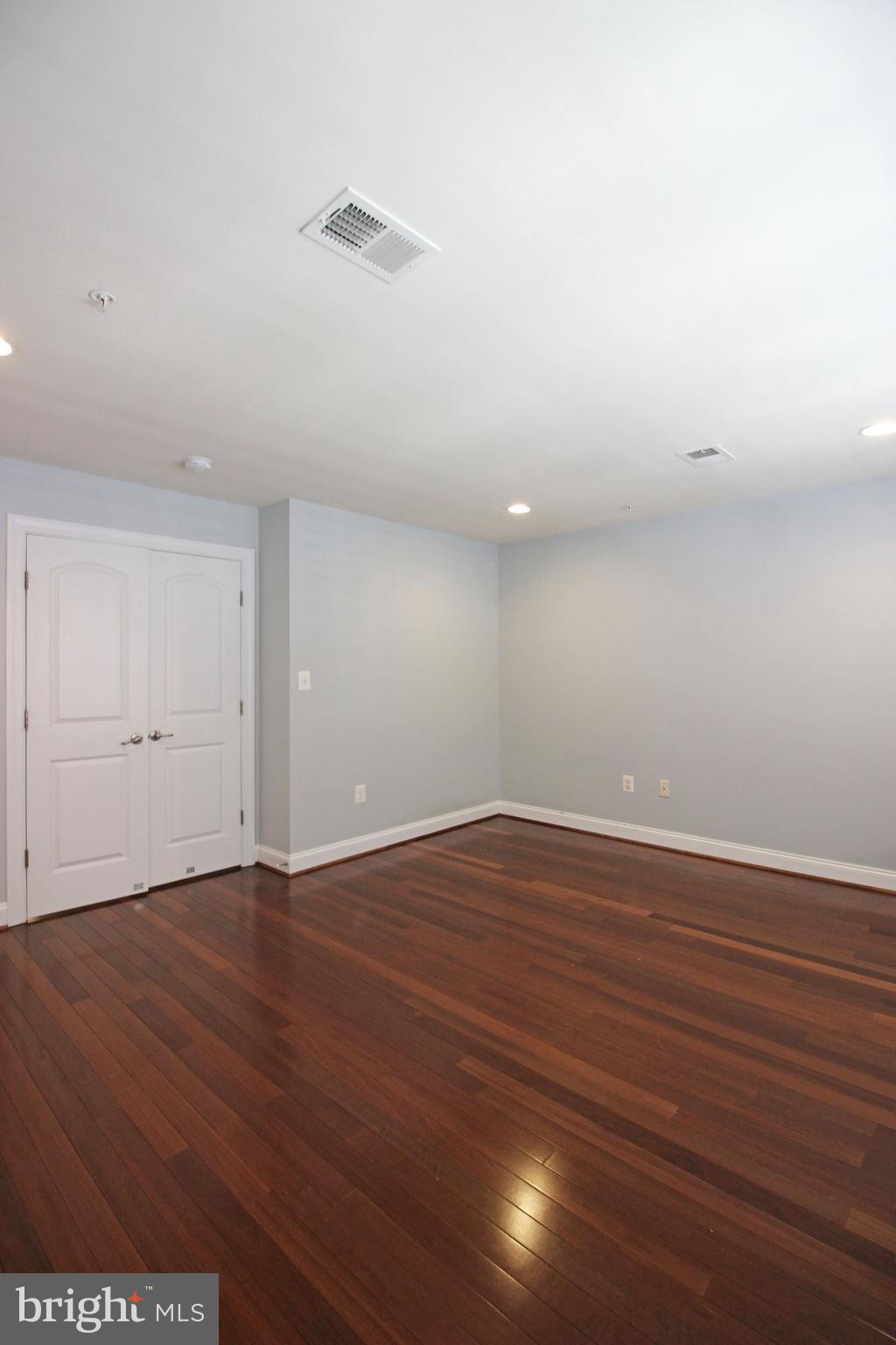 RESERVE AT TYSONS CORNER - Residential Lease